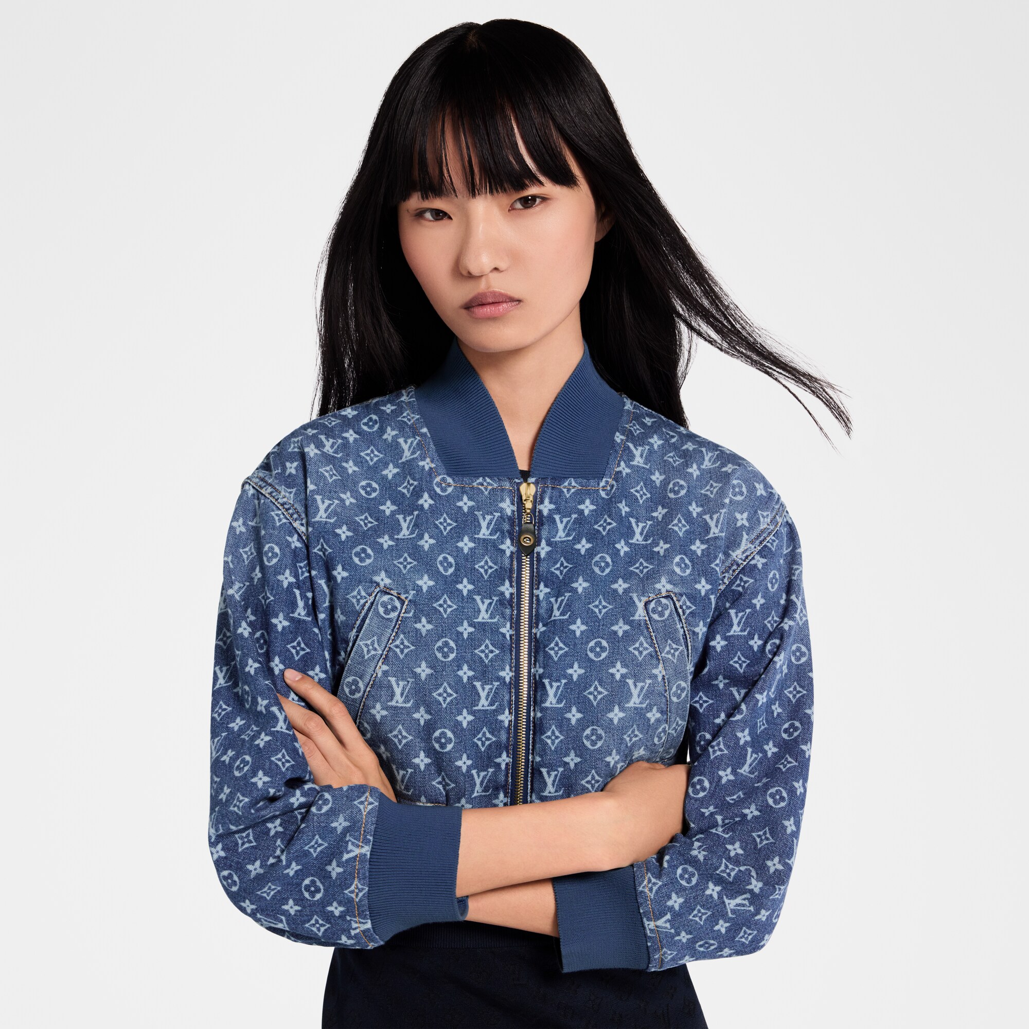 Kurze Bomberjacke aus Denim mit Monogram-Motiv  Damen Ready to Wear Mäntel und Jacken | LOUIS VUITTON (Zoom)