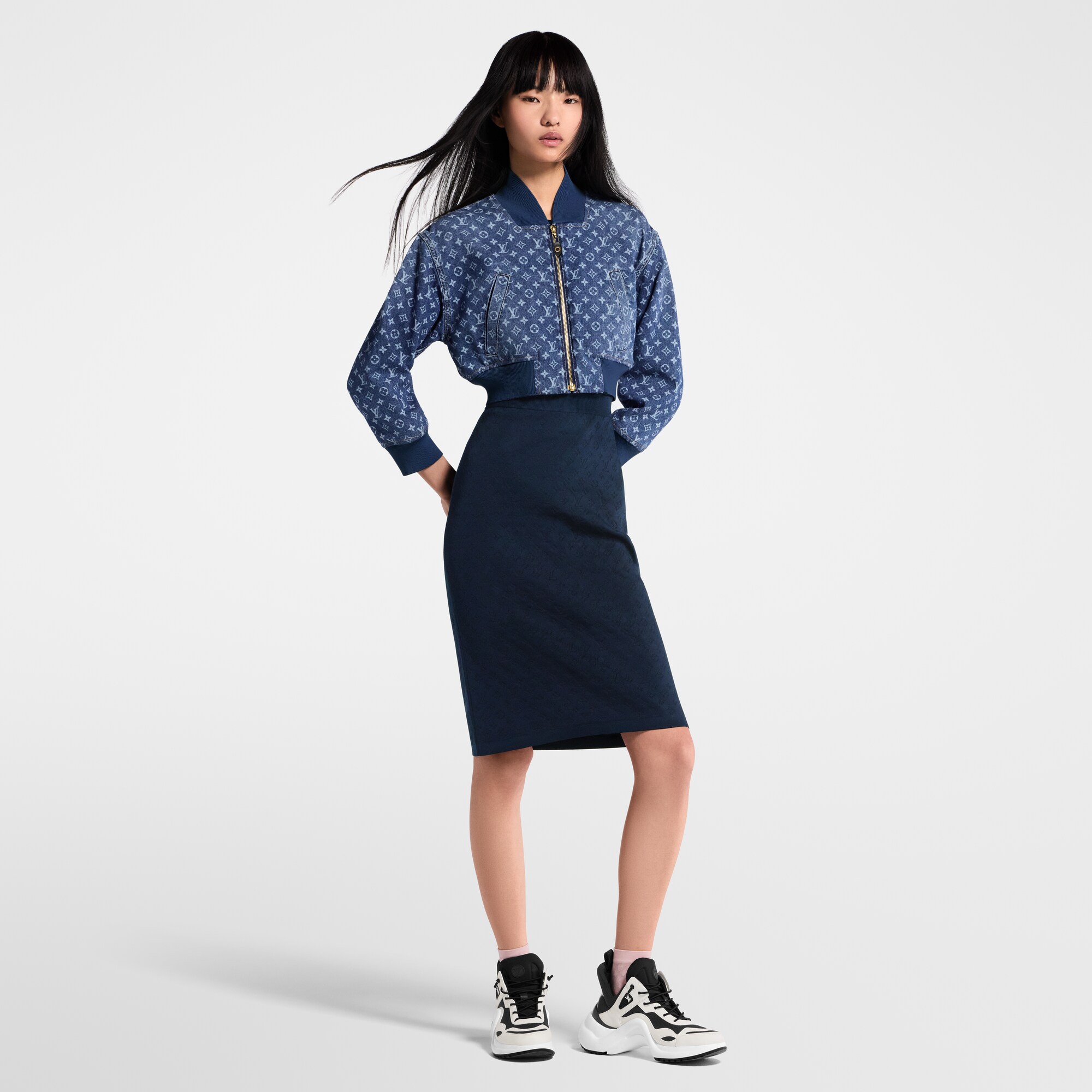 Kurze Bomberjacke aus Denim mit Monogram-Motiv  Damen Ready to Wear Mäntel und Jacken | LOUIS VUITTON (Zoom)