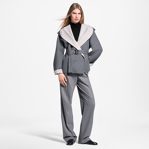 Kurzer Wickelmantel mit Kapuze und Signatur Damen Ready to Wear Mäntel und Jacken | LOUIS VUITTON (Zoom)