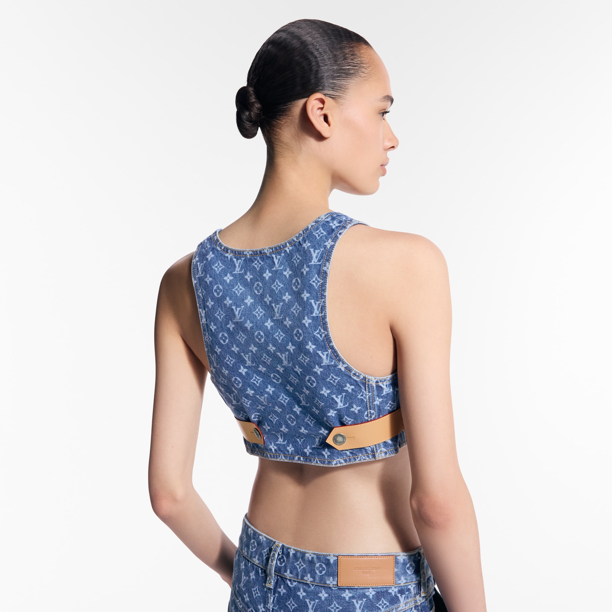 Kurzes Top in Monogram Denim  Damen Ready to Wear Tops | LOUIS VUITTON (Zoom)