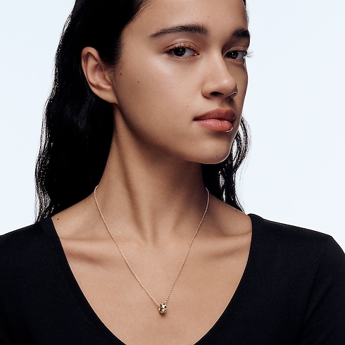 Le Damier de Louis Vuitton Anhänger mit Halskette, Gelbgold und Diamanten Schmuck Kategorien Halsketten und Anhänger | LOUIS VUITTON (Zoom)