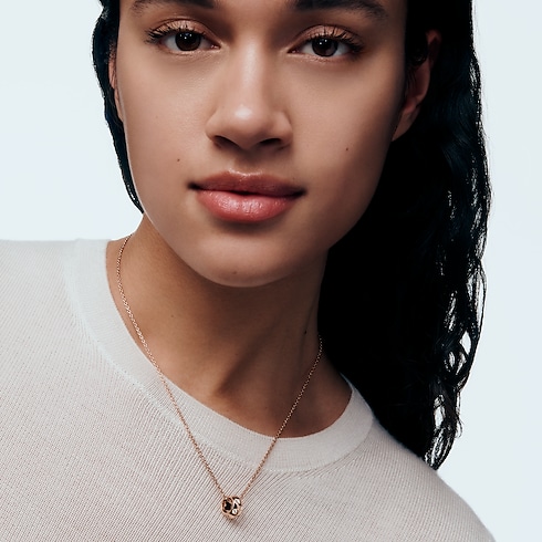 Le Damier de Louis Vuitton Anhänger mit Halskette, Roségold und Diamanten Schmuck Kategorien Halsketten und Anhänger | LOUIS VUITTON (Zoom)