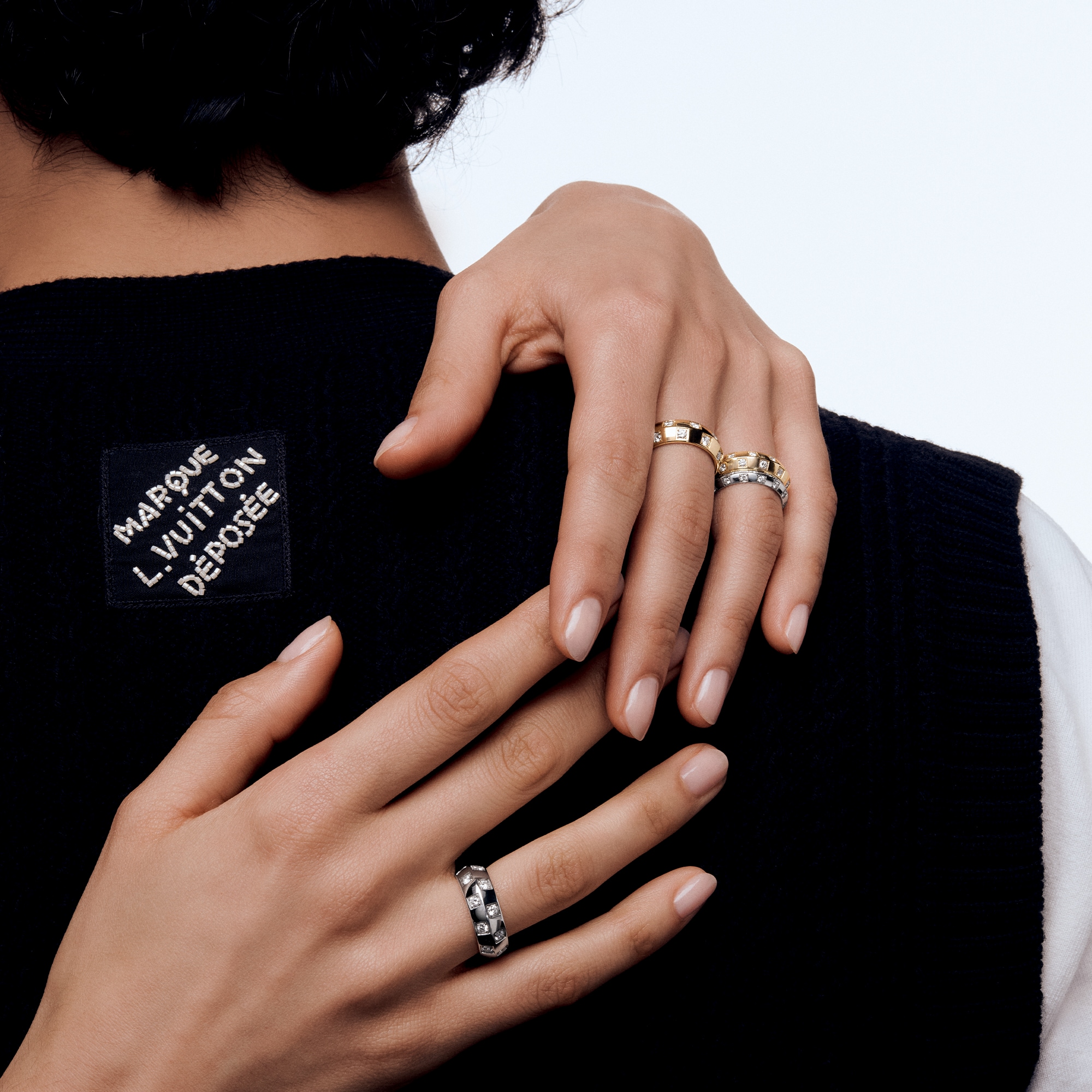 Le Damier de Louis Vuitton mittelgroßer Ring, Gelbgold und Diamanten  Schmuck Kategorien Ringe | LOUIS VUITTON (Zoom)