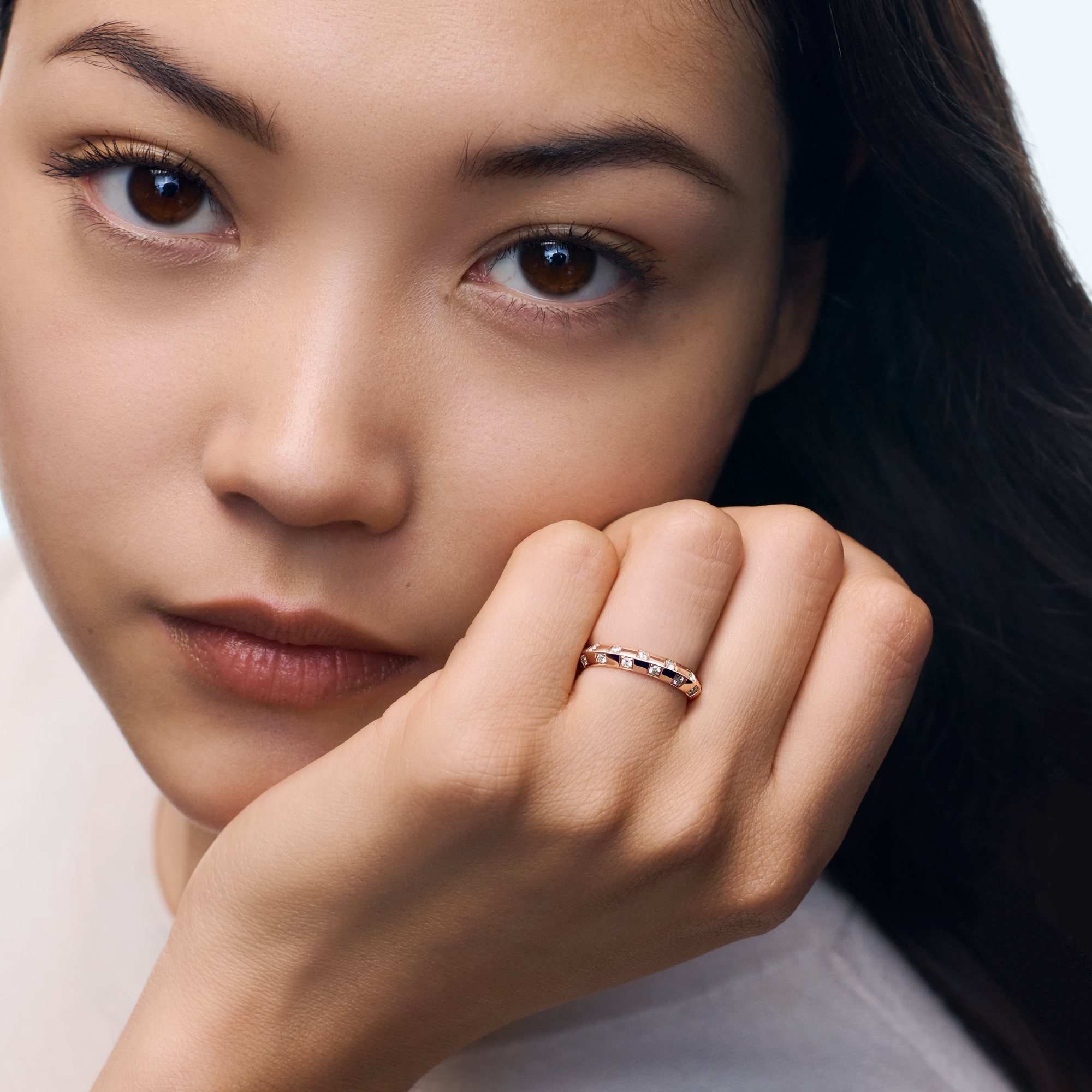 Le Damier de Louis Vuitton schmaler Ring, Roségold und Diamanten  Les Extraordinaires Schmuck Ringe | LOUIS VUITTON (Zoom)