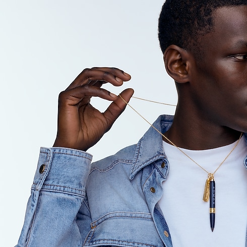 Les Gastons Vuitton Designer Anhänger mit Halskette, Gelbgold und Titan Les Extraordinaires Schmuck Halsketten und Anhänger | LOUIS VUITTON (Zoom)