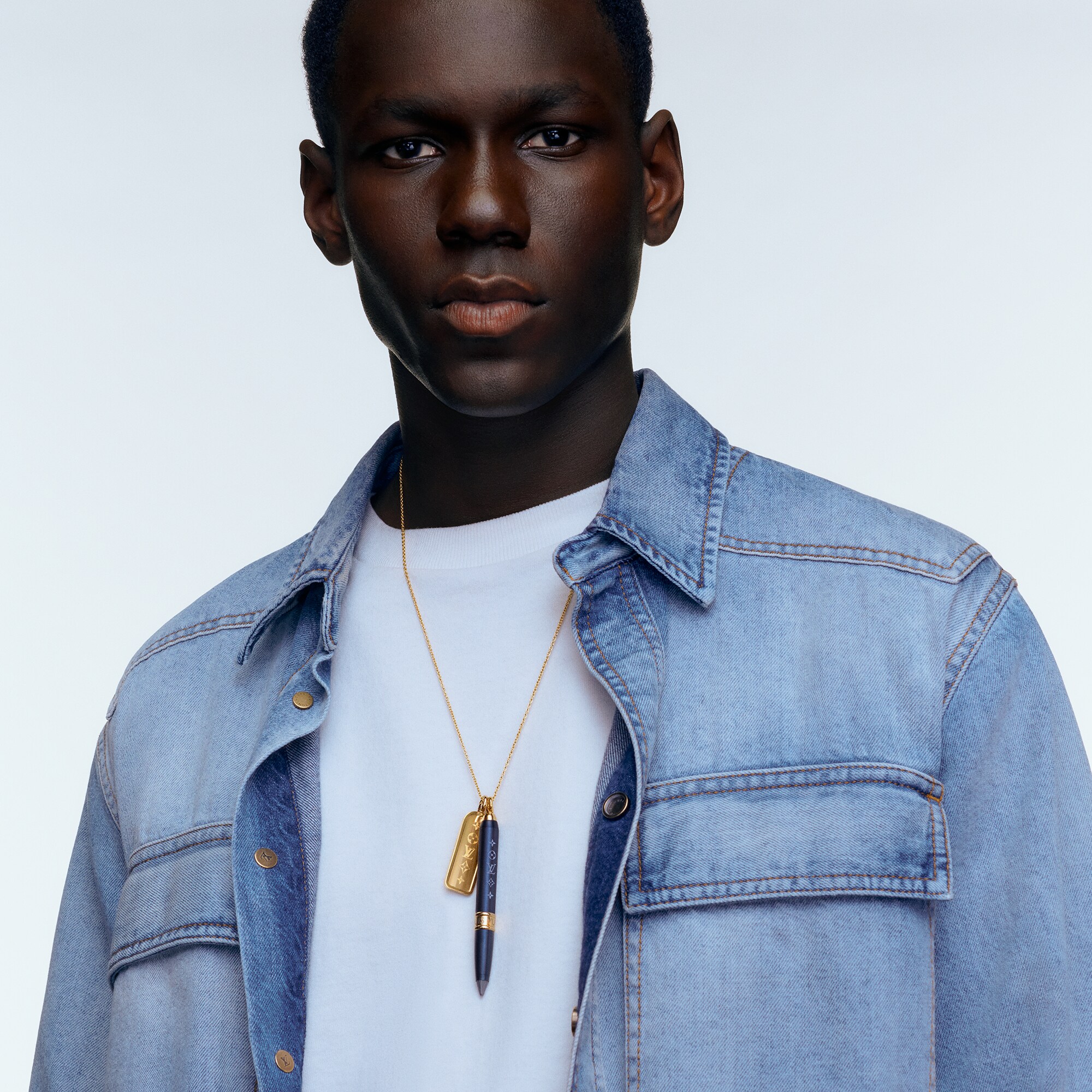 Les Gastons Vuitton Designer Anhänger mit Halskette, Gelbgold und Titan  Les Extraordinaires Schmuck Halsketten und Anhänger | LOUIS VUITTON (Zoom)