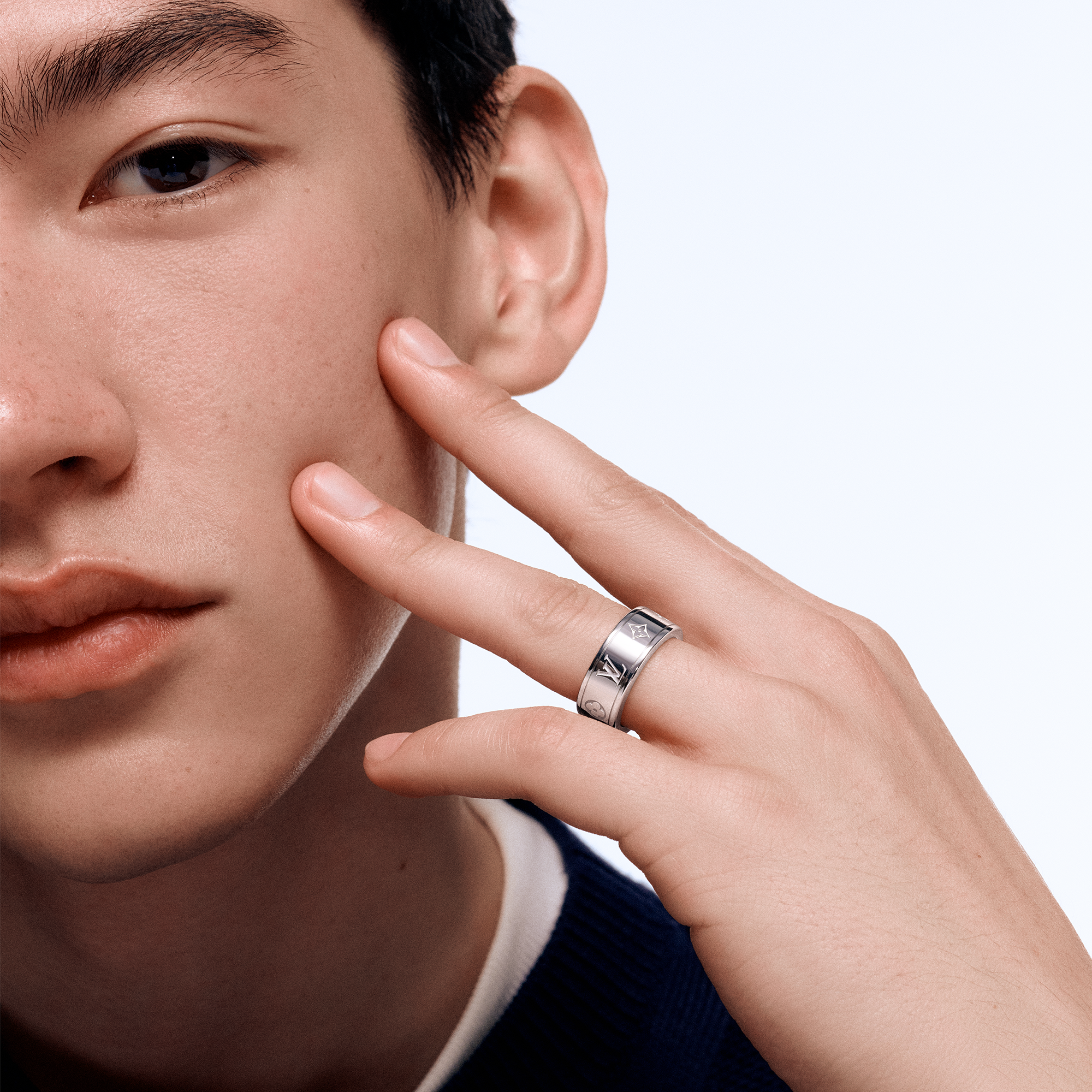 Les Gastons Vuitton Small Ring, Weißgold  Schmuck Kategorien Ringe | LOUIS VUITTON (Zoom)