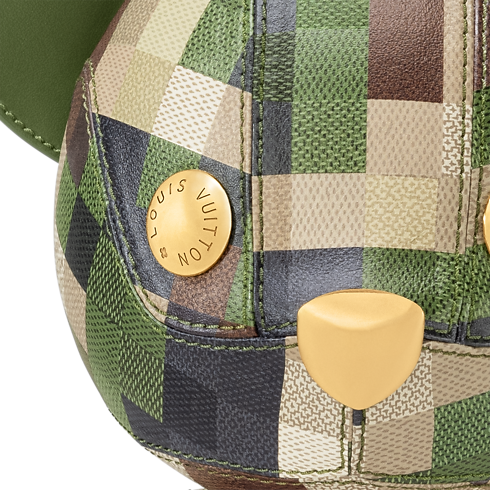 Louis Collectible Damoflage Nylon Trunks, Reisen und Wohnen Highlights Art de Vivre Kampagne | LOUIS VUITTON (Zoom)