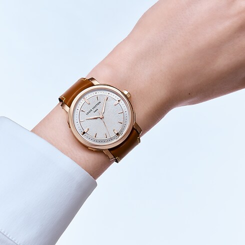 Louis Vuitton Escale, Automatikuhrwerk, 39 mm, Roségold Uhren Alle Uhren } | LOUIS VUITTON (Zoom)