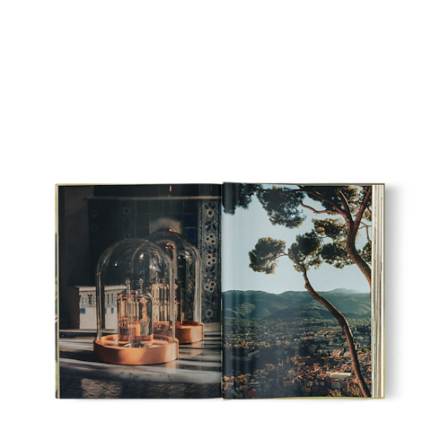 Louis Vuitton: A Perfume Atlas, englische Ausgabe Trunks, Reisen und Wohnen Bücher und Schreibaccessoires Bücher | LOUIS VUITTON (Zoom)