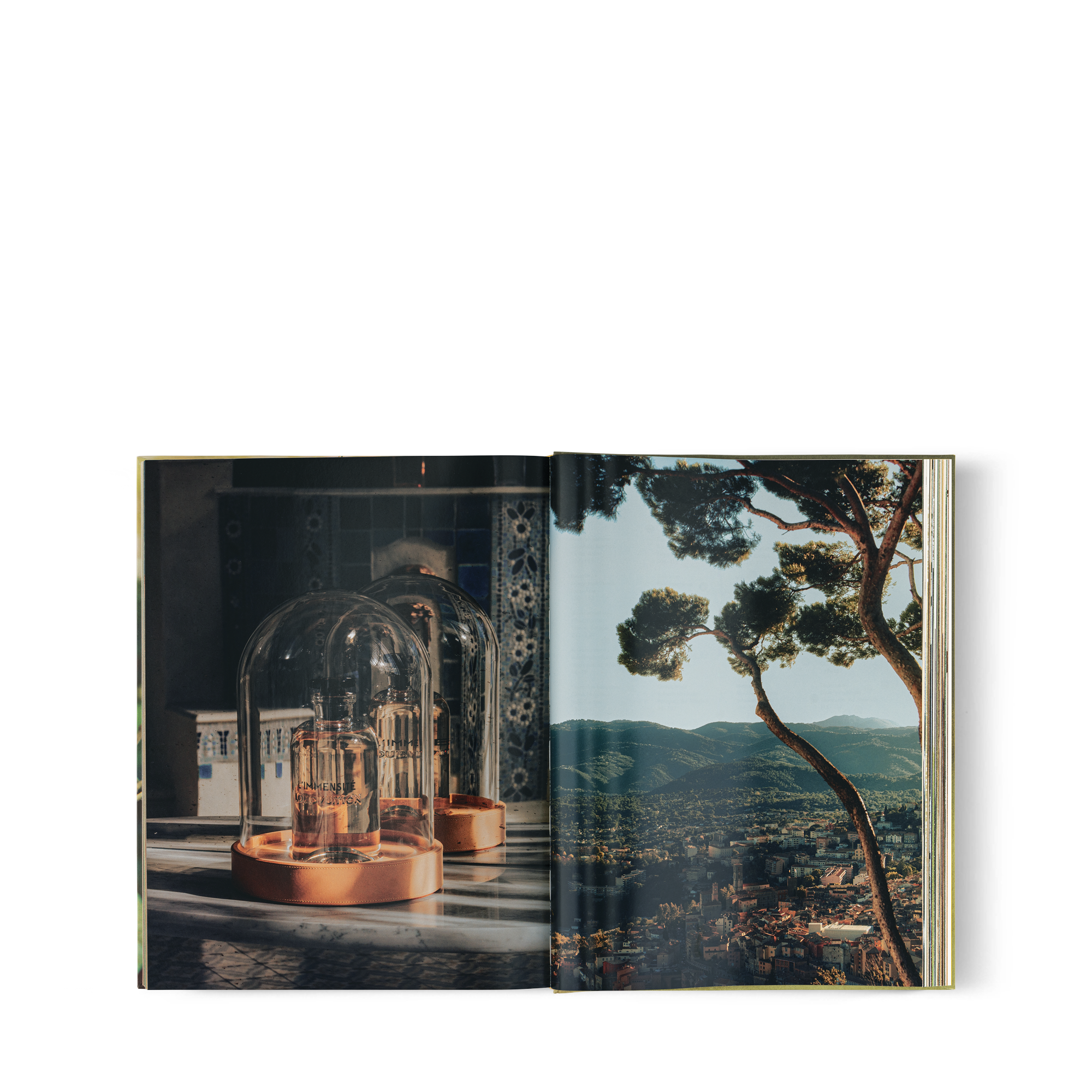 Louis Vuitton: A Perfume Atlas, französische Ausgabe  Trunks, Reisen und Wohnen Bücher und Schreibaccessoires Bücher | LOUIS VUITTON (Zoom)