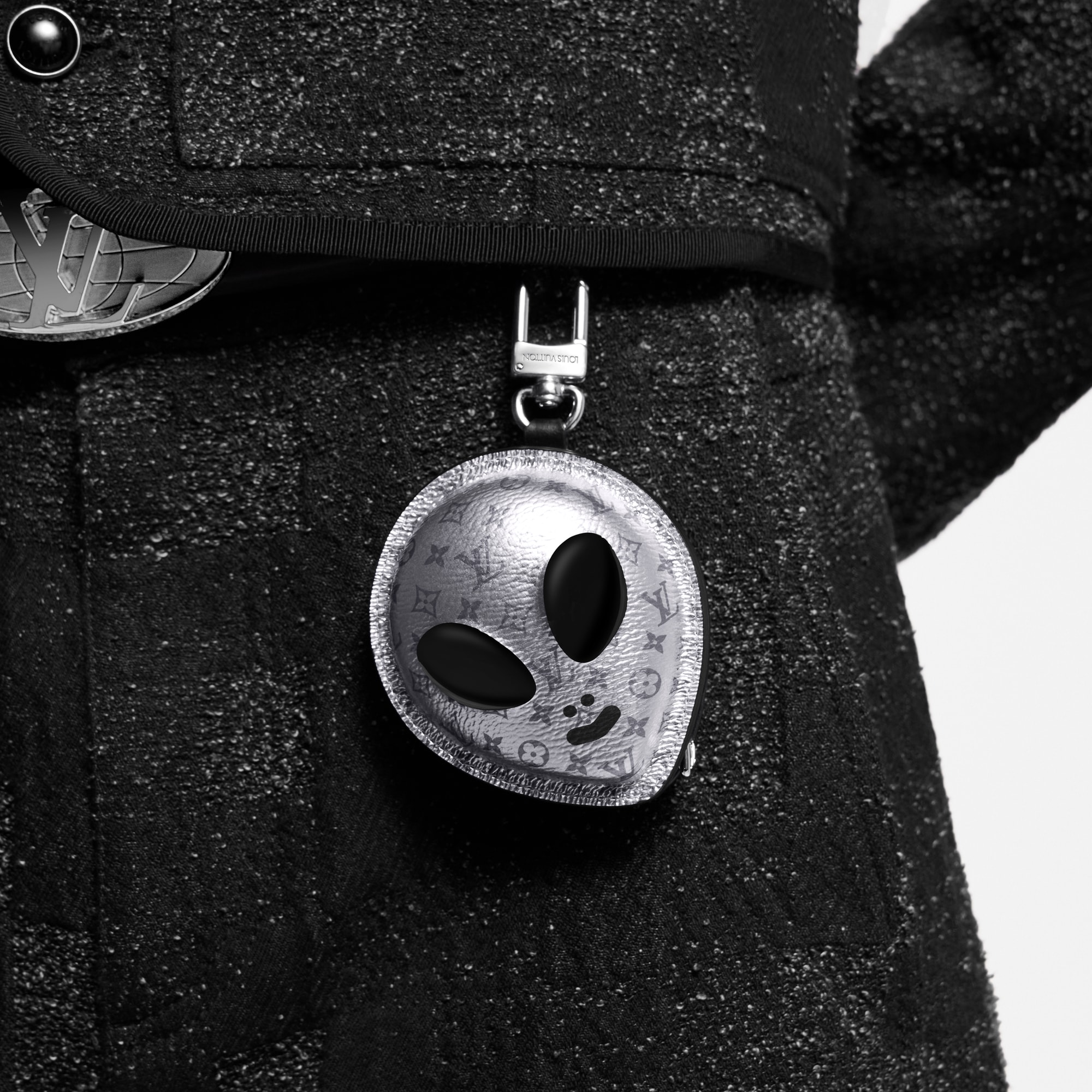 LV Alien Taschenschmuck S00 Herren Accessoires Schlüsselanhänger und Taschenschmuck | LOUIS VUITTON (Zoom)