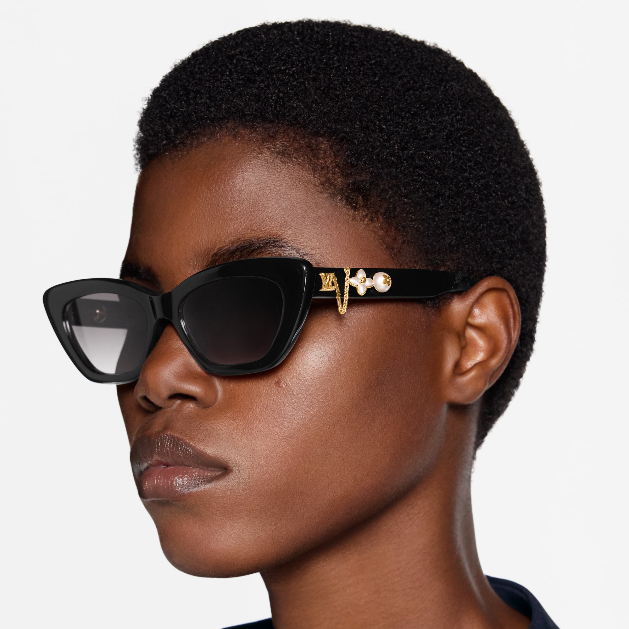 LV Charms Cat Eye Sonnenbrille S00 Damen Accessoires Sonnenbrillen | LOUIS VUITTON (Zoom)