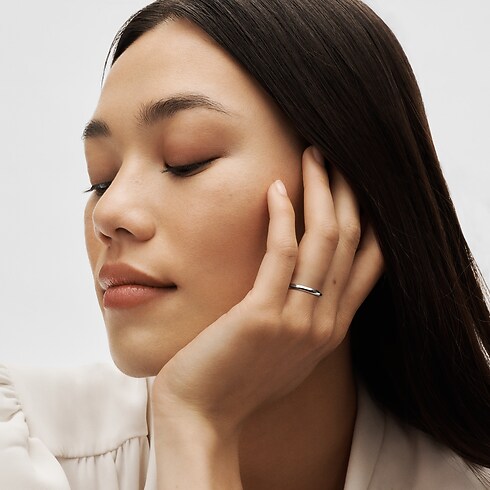 LV Diamonds 2,5 mm breiter Ehering, Platin Schmuck Kategorien Wedding Bands | LOUIS VUITTON (Zoom)