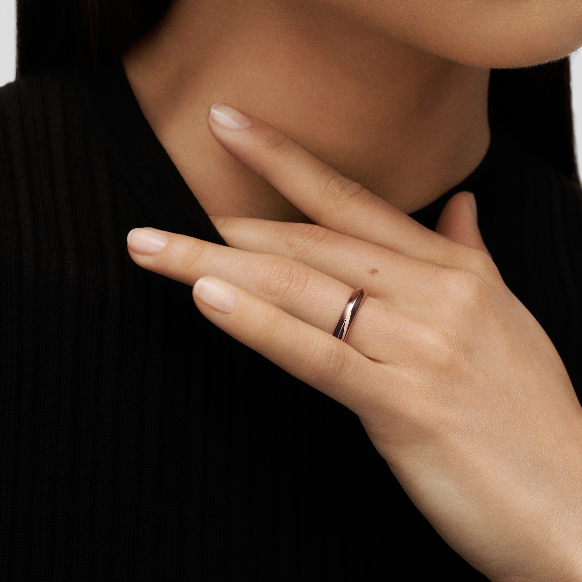 LV Diamonds 4 mm breiter Ehering, Roségold  Schmuck Kategorien Wedding Bands | LOUIS VUITTON (Zoom)