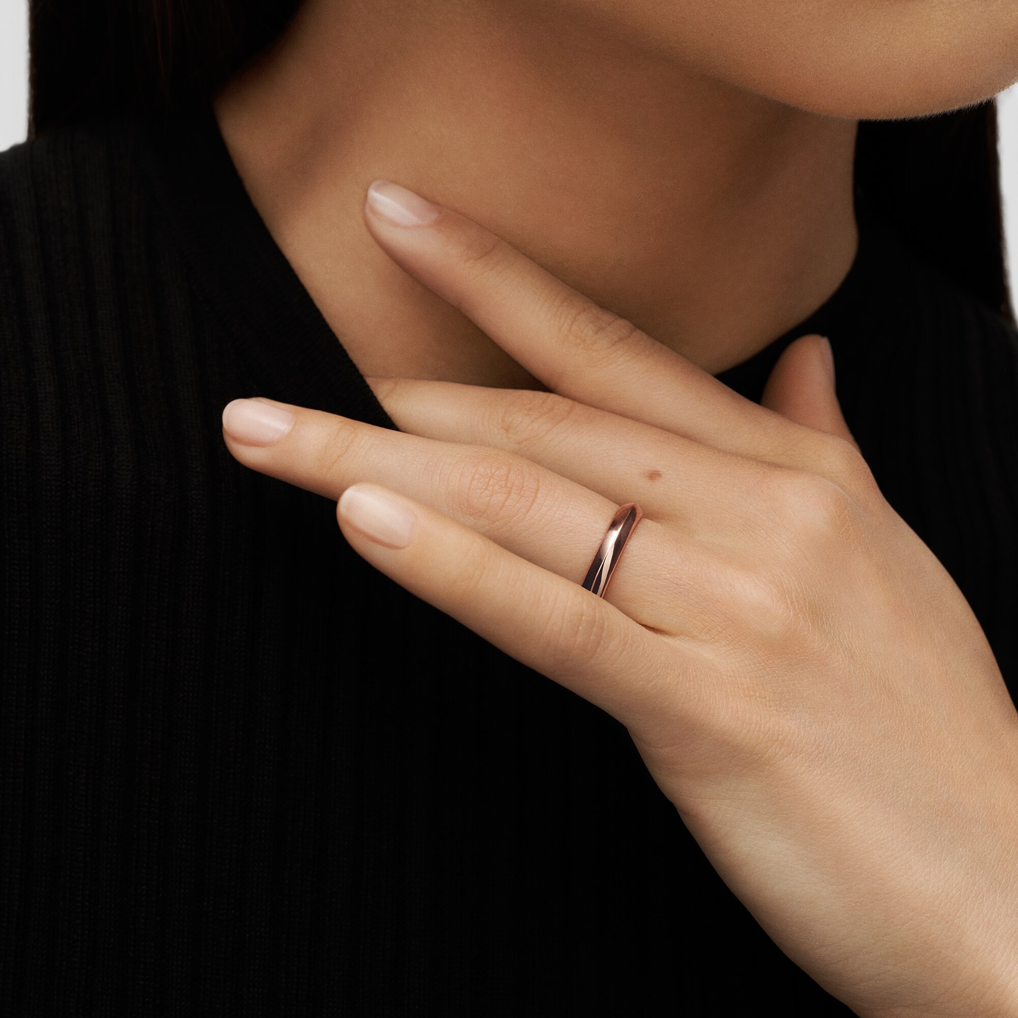 LV Diamonds 4 mm breiter Ehering, Roségold  Schmuck Kategorien Wedding Bands | LOUIS VUITTON (Zoom)