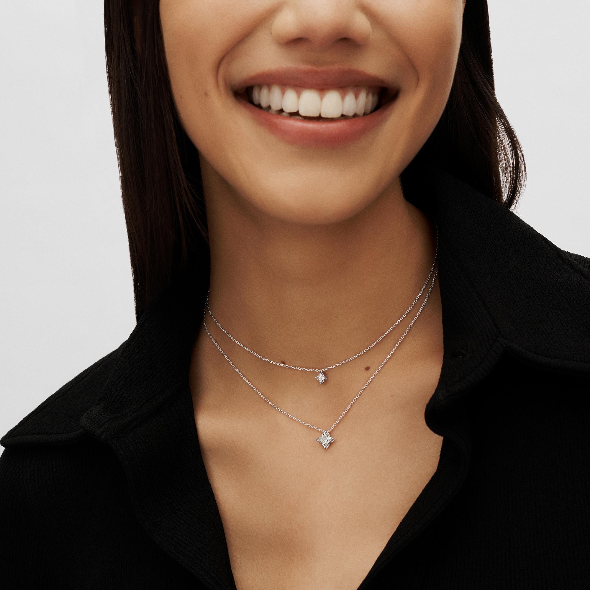 LV Diamonds Anhänger mit Halskette, LV Monogram Sternschliff  Schmuck Kollektionen LV Diamonds | LOUIS VUITTON (Zoom)