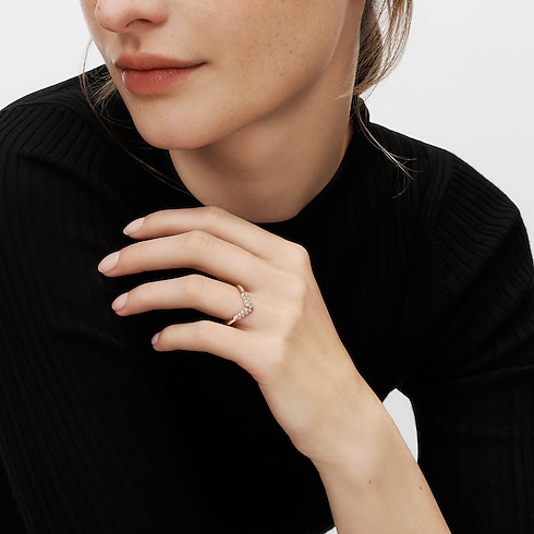 LV Diamonds diamantenbesetzter V Ring, Roségold Jewelry Kategorien Wedding Bands | LOUIS VUITTON (Zoom)