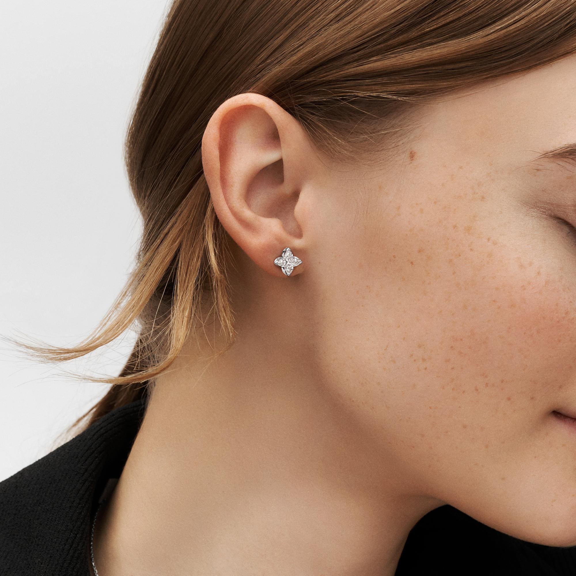 LV Diamonds Ohrstecker, LV Monogram Sternschliff - Einzelstück  Schmuck Kollektionen LV Diamonds | LOUIS VUITTON (Zoom)