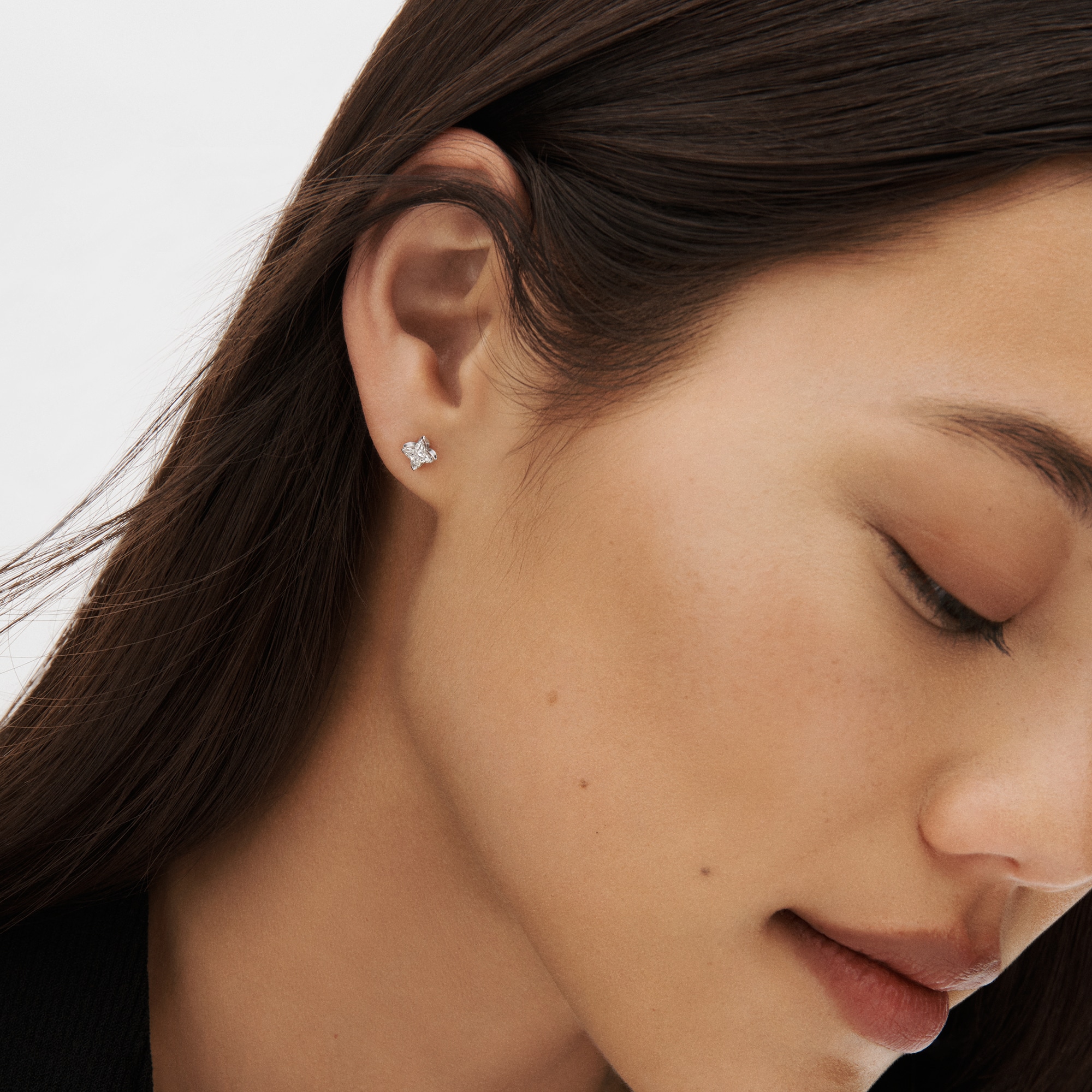 LV Diamonds Ohrstecker, LV Monogram Sternschliff - Einzelstück  Schmuck Kollektionen LV Diamonds | LOUIS VUITTON (Zoom)