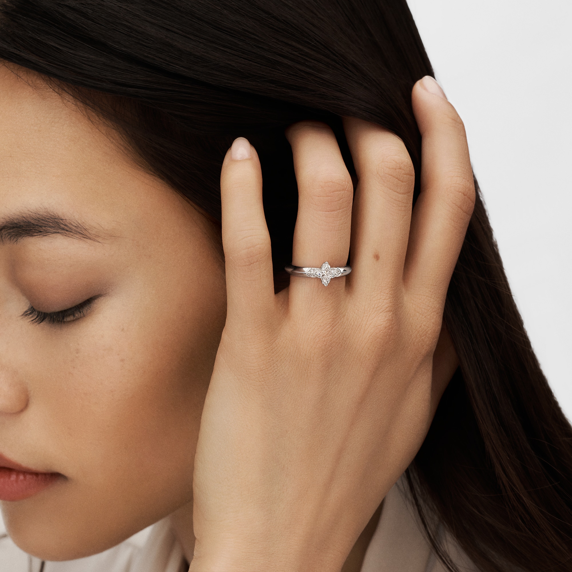 LV Diamonds Solitär-Ring, LV Monogram Sternschliff  Schmuck Kollektionen LV Diamonds | LOUIS VUITTON (Zoom)