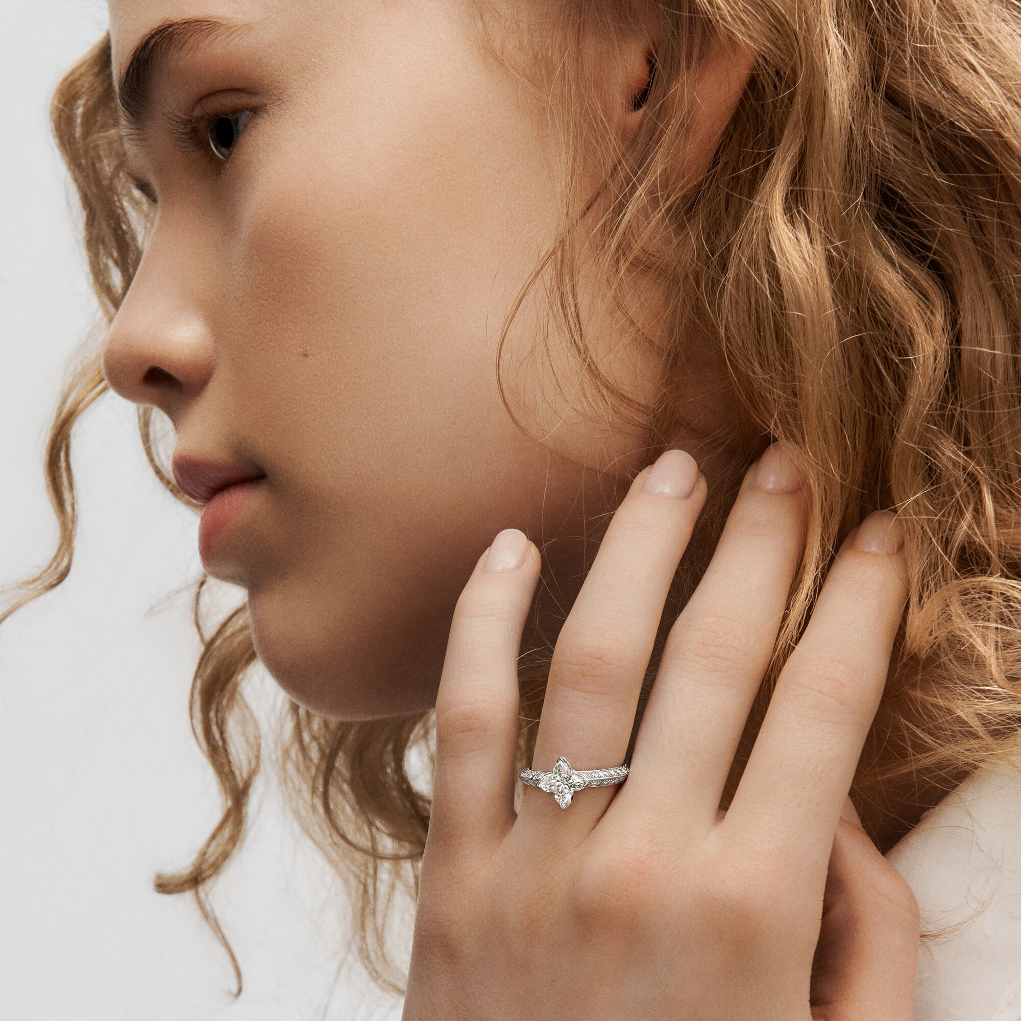 LV Diamonds Solitär-Ring mit Diamanten-Pavé, LV Monogram Sternschliff  Schmuck Kollektionen LV Diamonds | LOUIS VUITTON (Zoom)