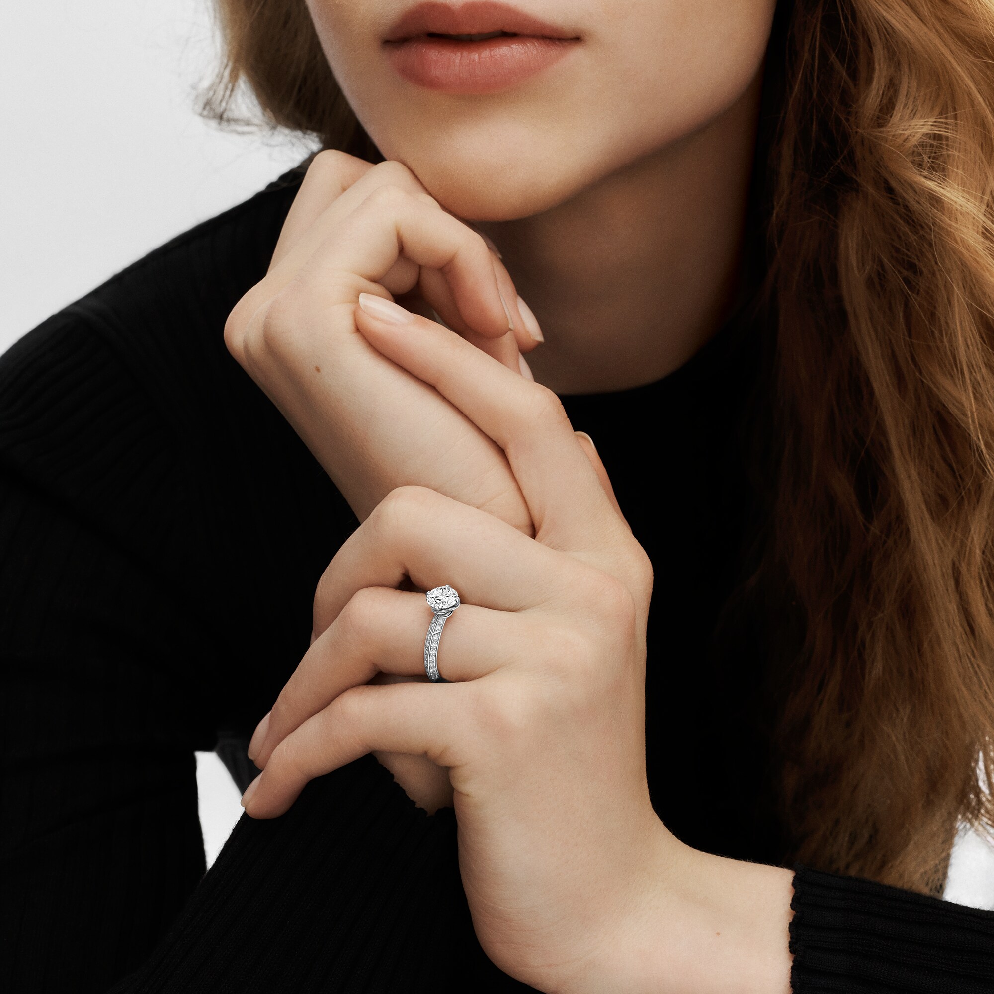 LV Diamonds Solitär-Ring mit Diamanten-Pavé, runder Brillantschliff  Schmuck Kollektionen LV Diamonds | LOUIS VUITTON (Zoom)