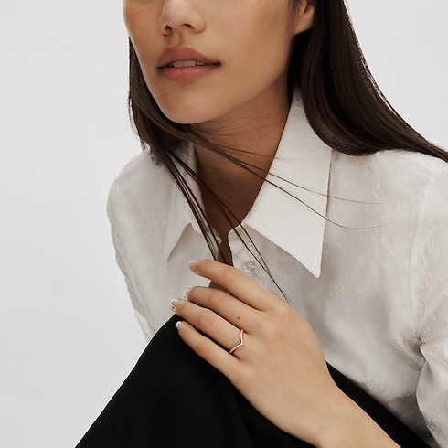 LV Diamonds V Ring, Roségold Schmuck Kategorien Wedding Bands | LOUIS VUITTON (Zoom)