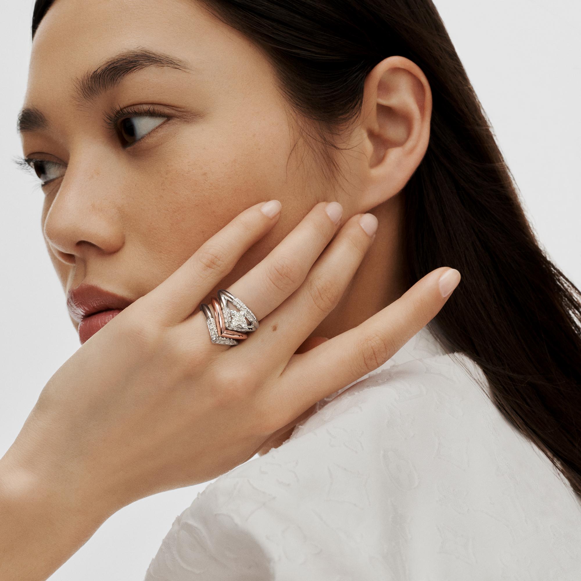 LV Diamonds V Ring, Roségold  Schmuck Kategorien Wedding Bands | LOUIS VUITTON (Zoom)