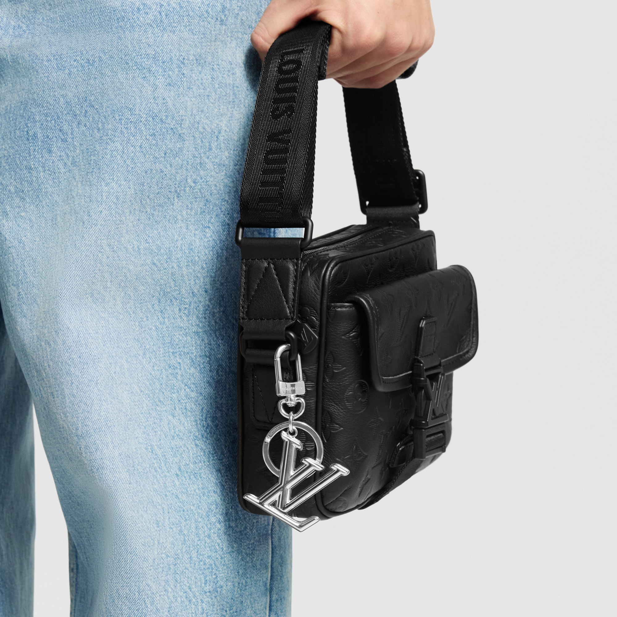 LV Dimension Schlüsselanhänger und Taschenschmuck S00 Herren Accessoires Schlüsselanhänger und Taschenschmuck | LOUIS VUITTON (Zoom)