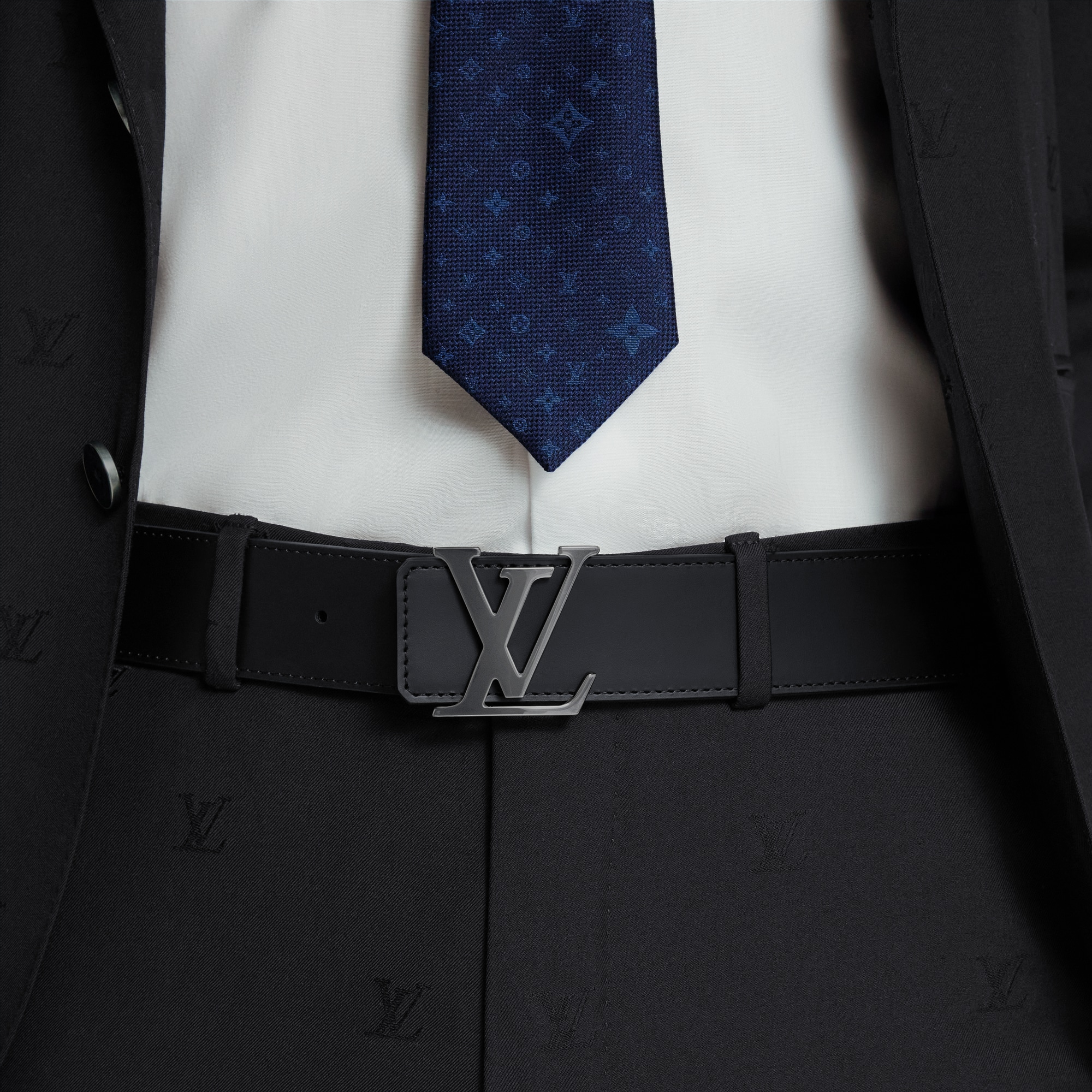 LV Initiales 40 mm Wendegürtel Monogram Eclipse Canvas Herren Accessoires Gürtel | LOUIS VUITTON (Zoom)