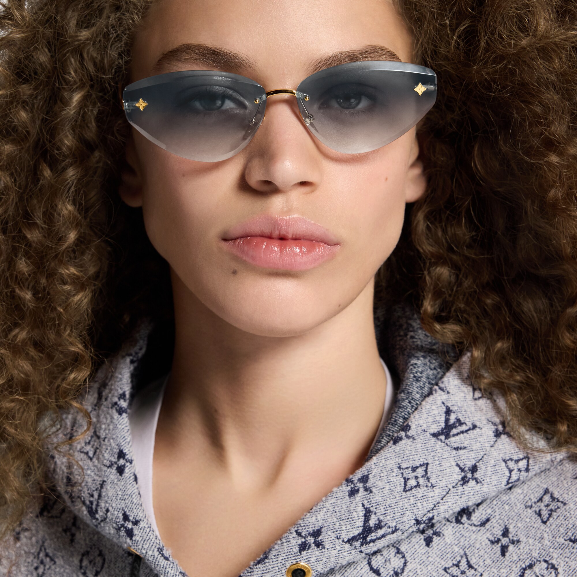 LV Jewel Low Cat Eye Sonnenbrille S00 Damen Accessoires Sonnenbrillen | LOUIS VUITTON (Zoom)