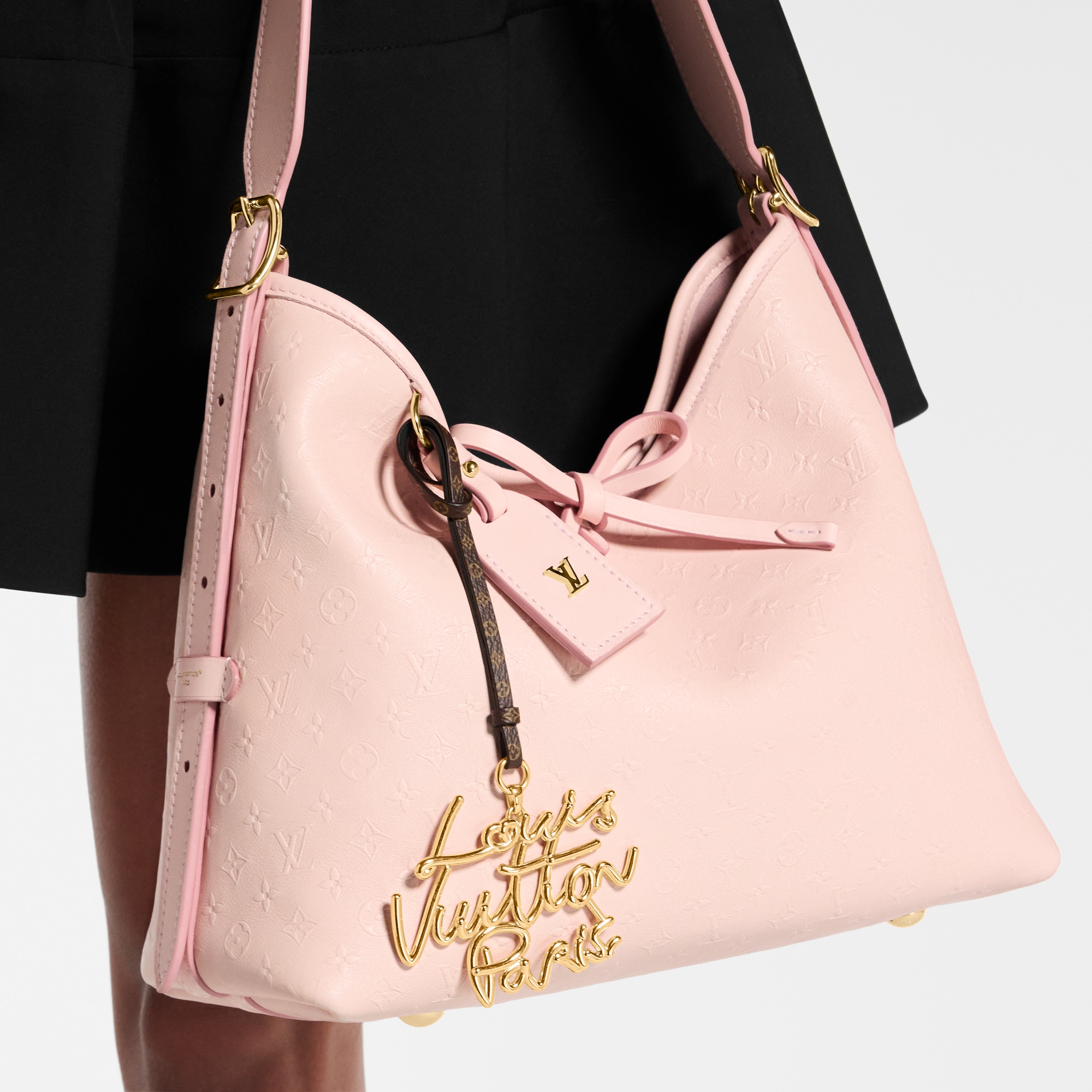 LV Lettering Taschenschmuck S00 Damen Accessoires Schlüsselanhänger und Taschenschmuck | LOUIS VUITTON (Zoom)