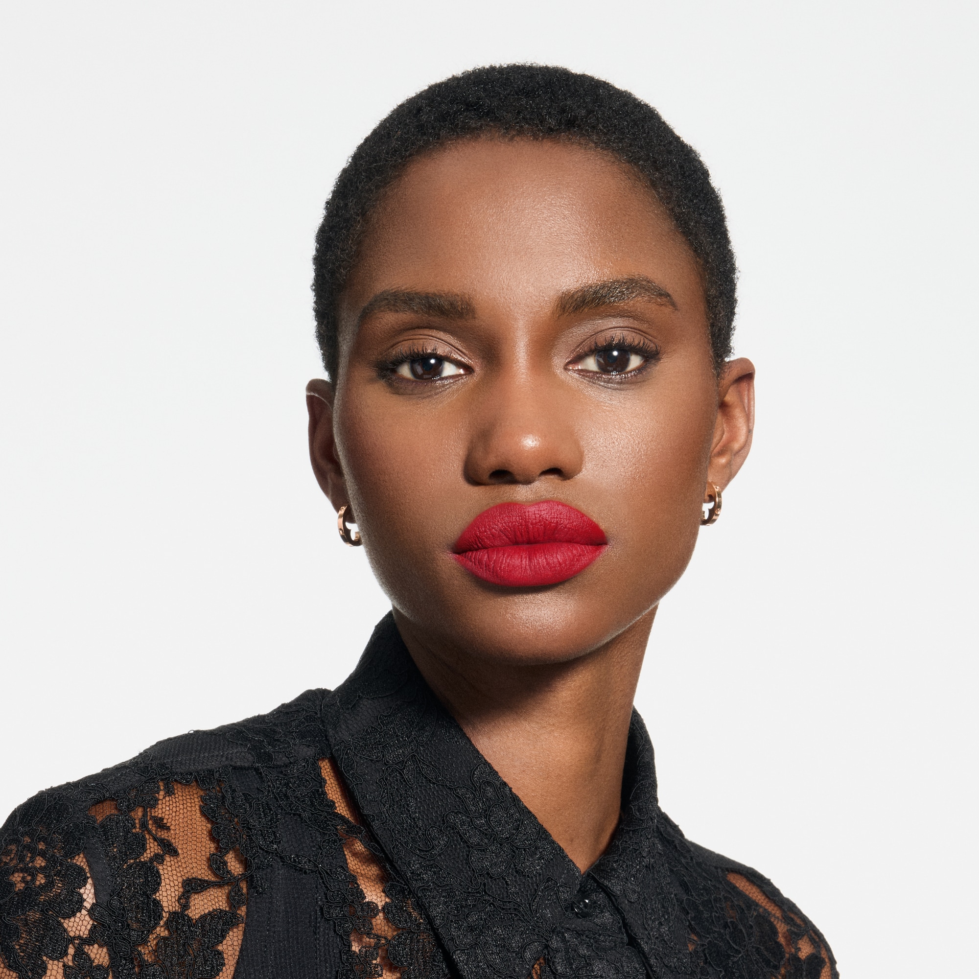 LV Rouge - Matter Lippenstift   Düfte und Kosmetik Lippen } | LOUIS VUITTON (Zoom)