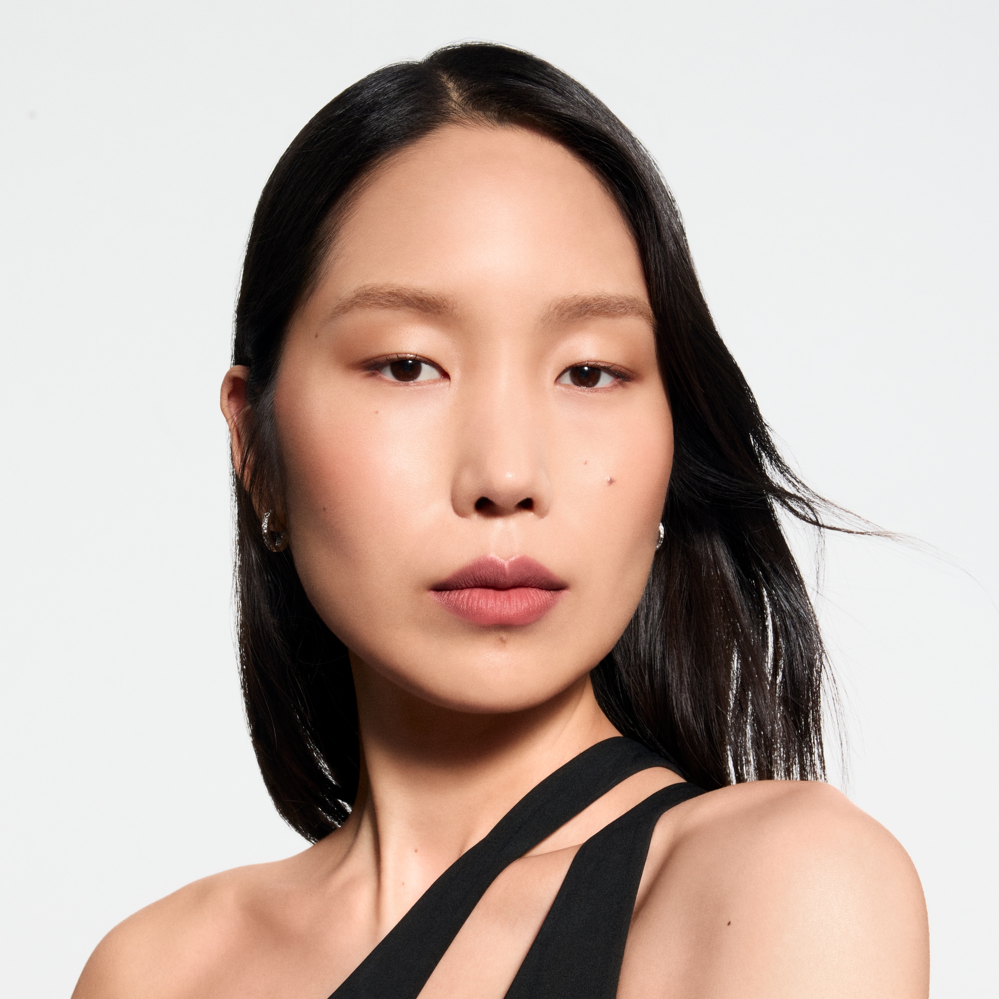 LV Rouge - Matter Lippenstift   Düfte und Kosmetik Lippen } | LOUIS VUITTON (Zoom)