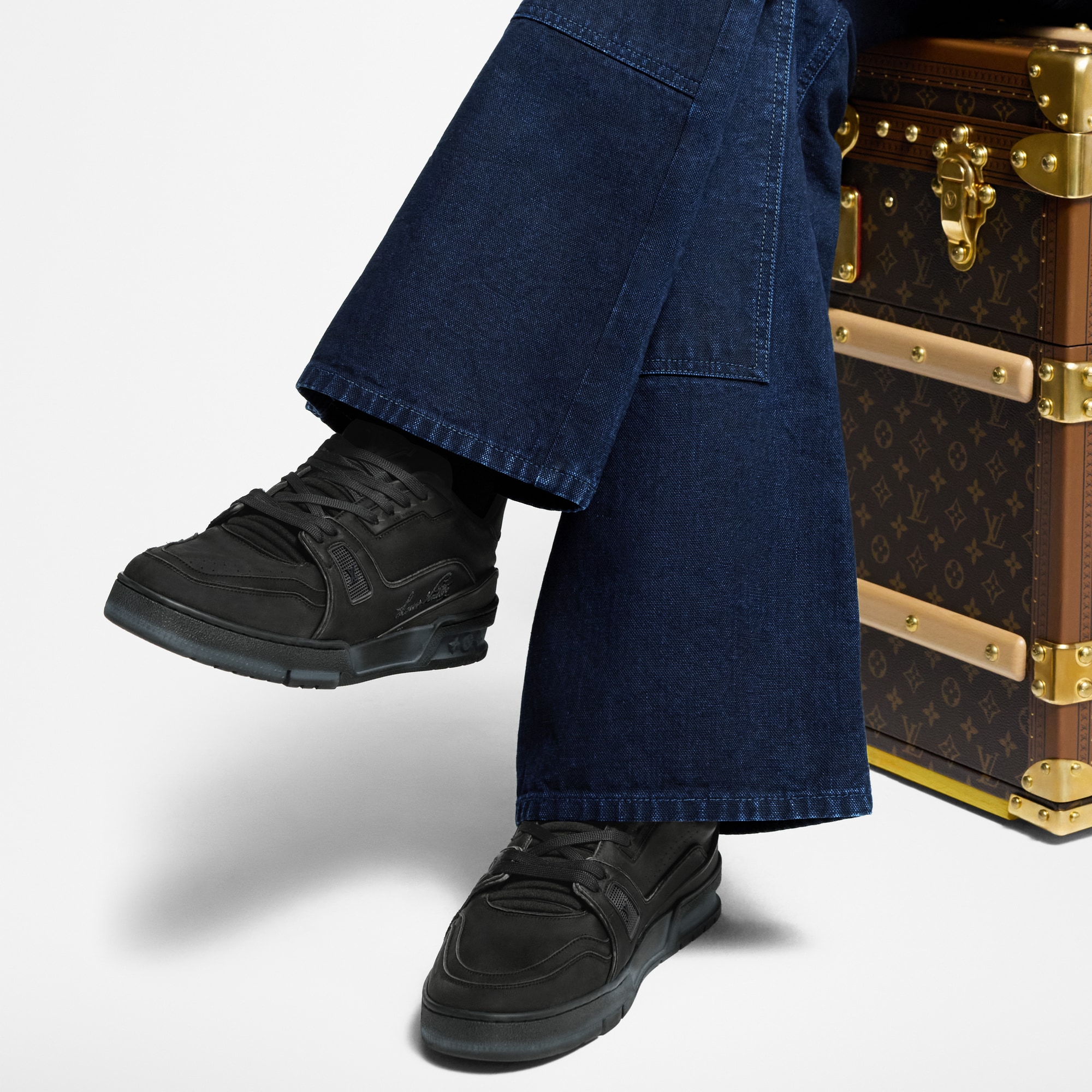 LV Trainer Distressed Sneaker  Herren Schuhe Sneakers | LOUIS VUITTON (Zoom)