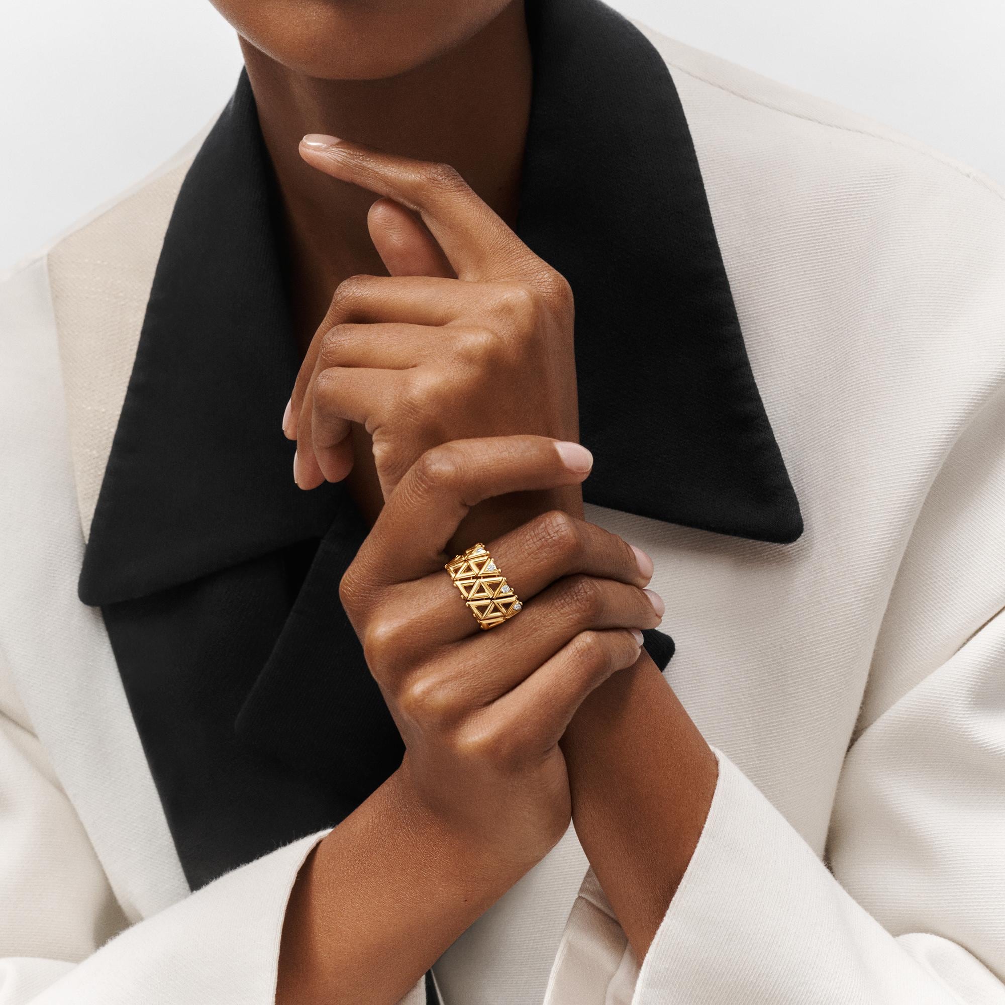 LV Volt Mesh Ring, Gelbgold und Diamanten  Schmuck Kategorien Alle Schmuckstücke | LOUIS VUITTON (Zoom)