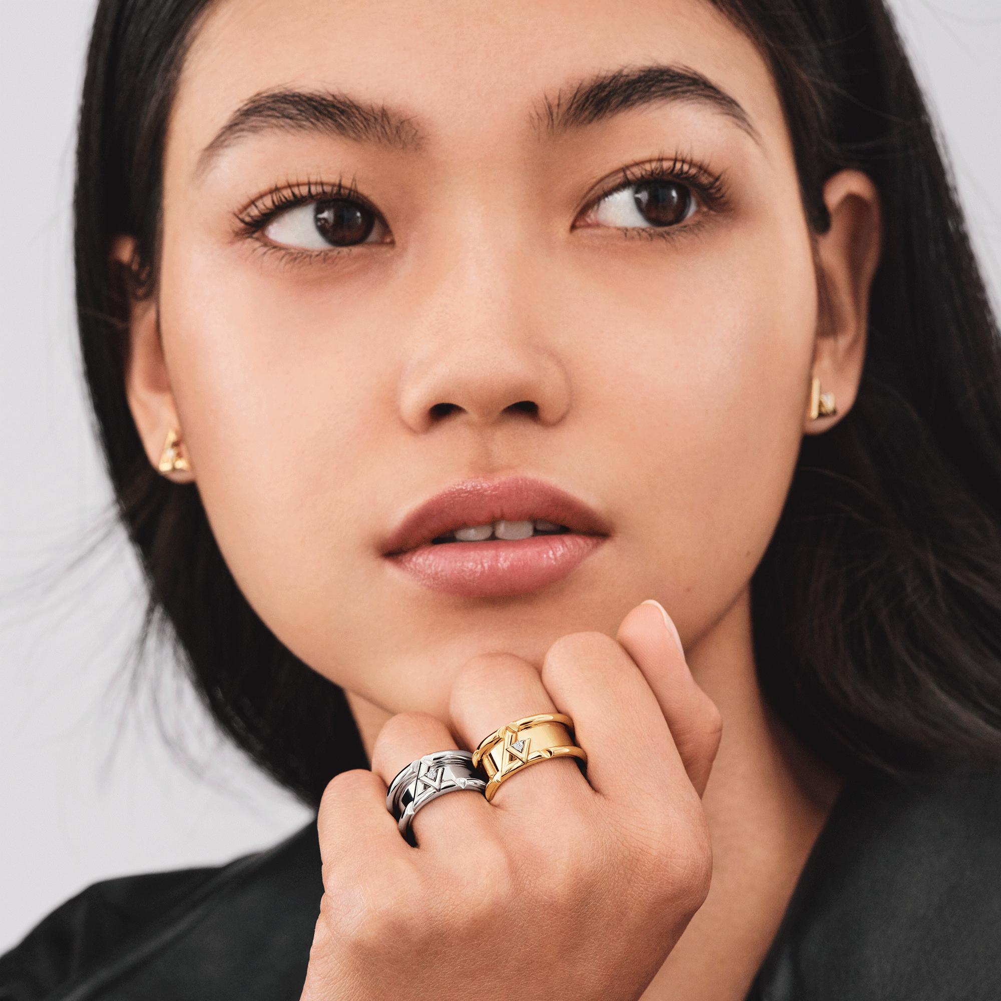 LV Volt One Ring, Weißgold und Diamant  Schmuck Kategorien Alle Schmuckstücke | LOUIS VUITTON (Zoom)