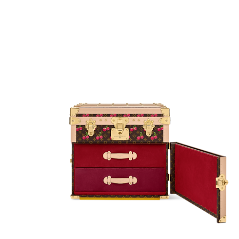 LV x TM Courrier Lozine Carré Cherry Autres Toiles Monogram Trunks, Reisen und Wohnen Trunks und Koffer Trunks und Reisegepäck | LOUIS VUITTON (Zoom)