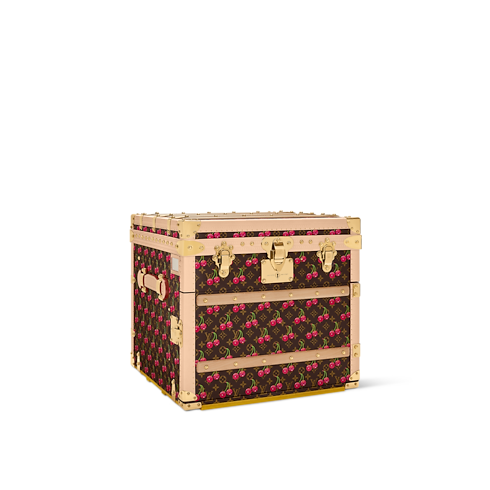 LV x TM Courrier Lozine Carré Cherry Autres Toiles Monogram Trunks, Reisen und Wohnen Trunks und Koffer Trunks und Reisegepäck | LOUIS VUITTON (Zoom)