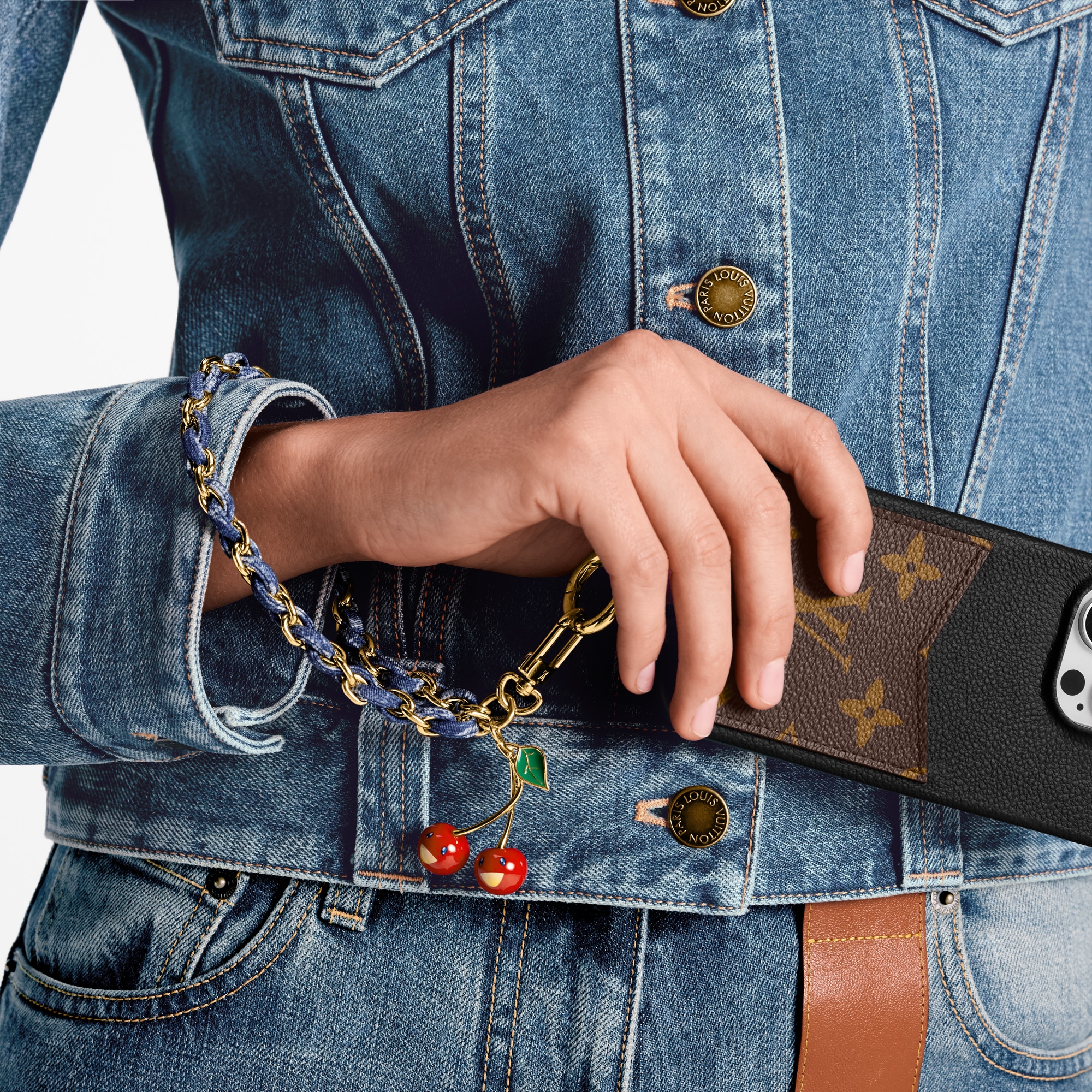 LV x TM Denim Cerise Smartphone-Halterung S00 Damen Accessoires Schlüsselanhänger und Taschenschmuck | LOUIS VUITTON (Zoom)