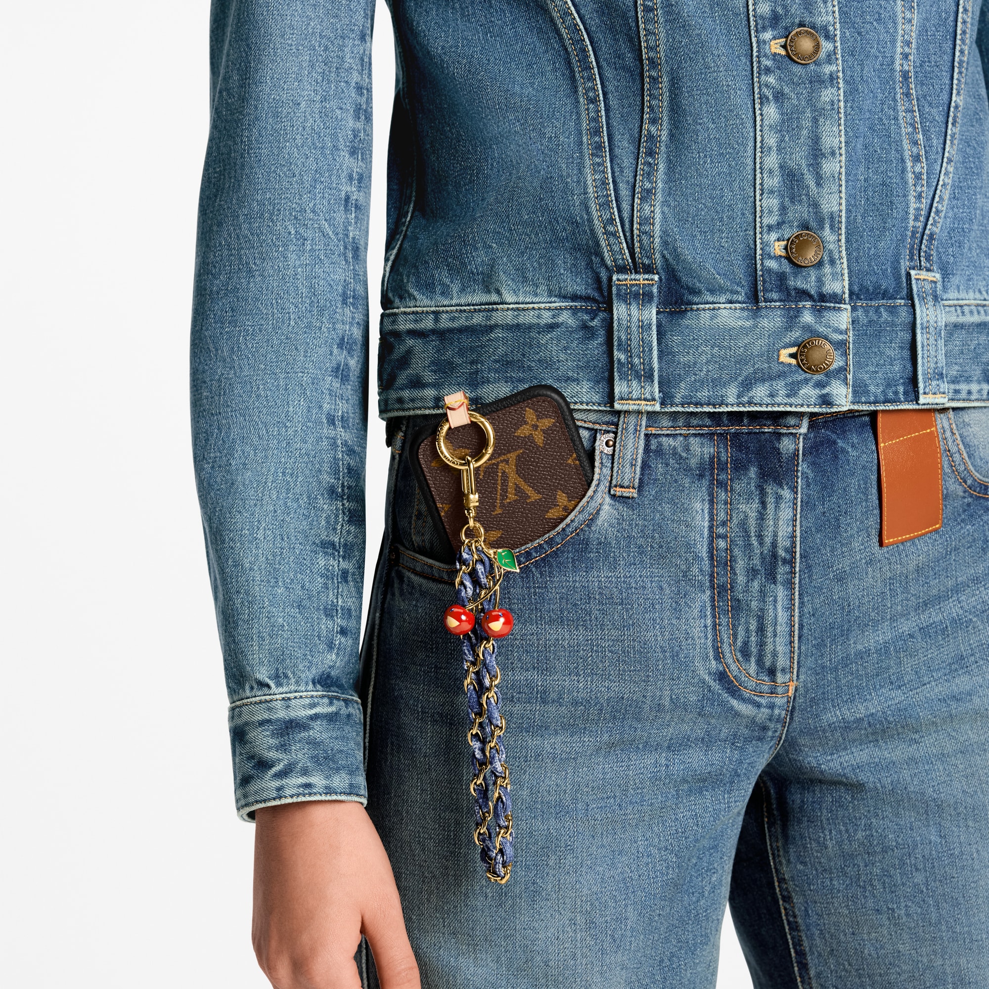LV x TM Denim Cerise Smartphone-Halterung S00 Damen Accessoires Schlüsselanhänger und Taschenschmuck | LOUIS VUITTON (Zoom)