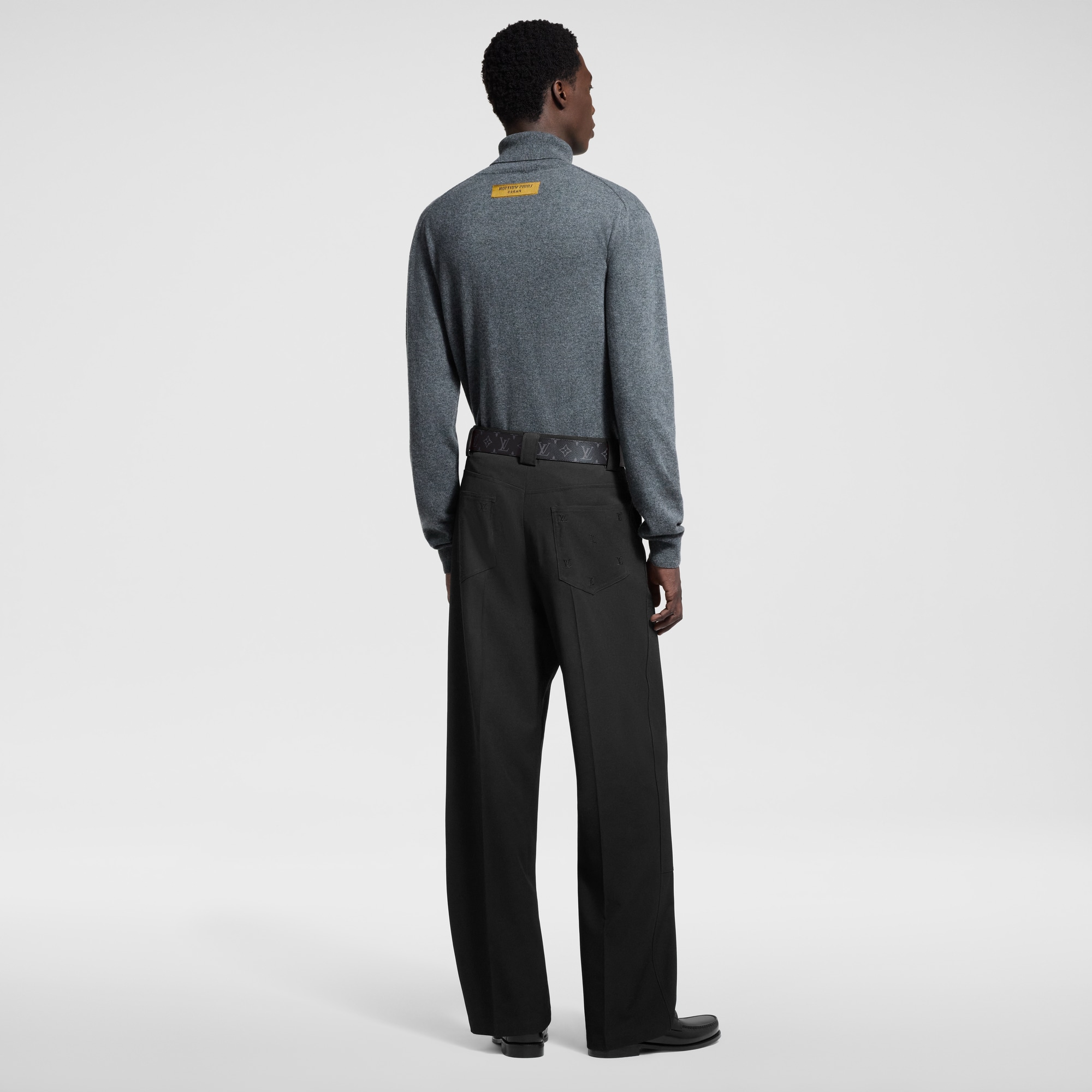 LVSE Rollkragenpullover mit LV als Prägung  Neuheiten Holiday Geschenkideen für Ihn | LOUIS VUITTON (Zoom)