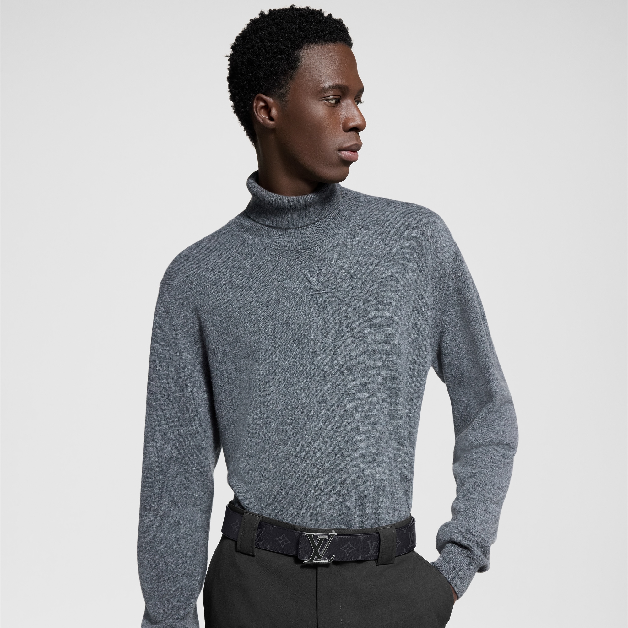 LVSE Rollkragenpullover mit LV als Prägung  Neuheiten Holiday Geschenkideen für Ihn | LOUIS VUITTON (Zoom)