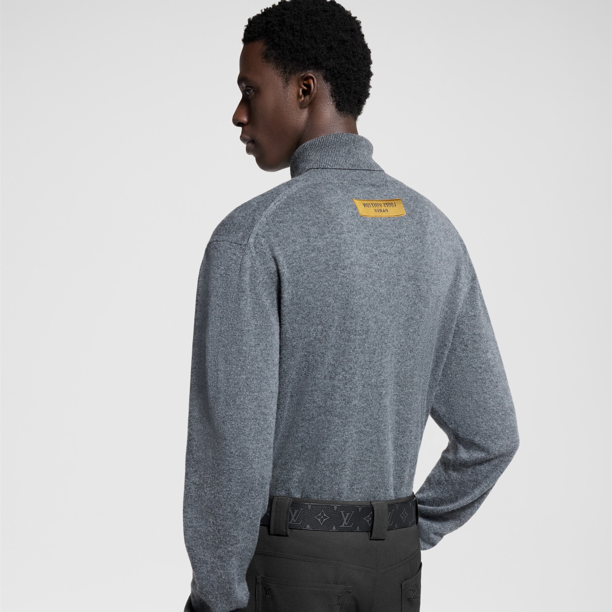 LVSE Rollkragenpullover mit LV als Prägung  Neuheiten Holiday Geschenkideen für Ihn | LOUIS VUITTON (Zoom)