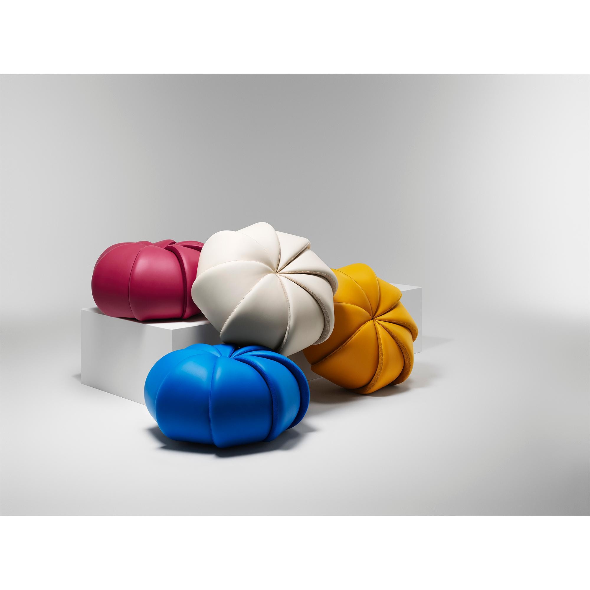 Merengue Puff von Campana Brothers  Trunks, Reisen und Wohnen Wohnen und Art of Dining Designmöbel | LOUIS VUITTON (Zoom)