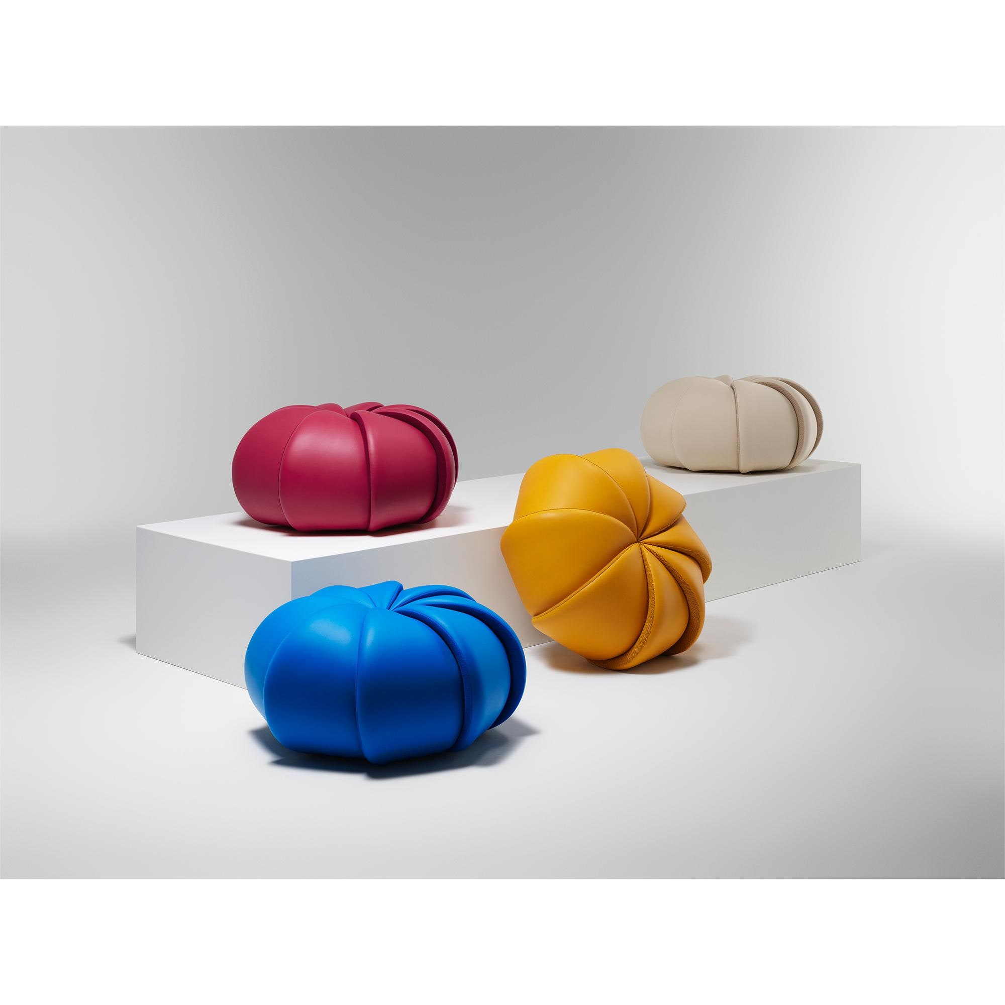 Merengue Puff von Campana Brothers  Trunks, Reisen und Wohnen Wohnen und Art of Dining Designmöbel | LOUIS VUITTON (Zoom)