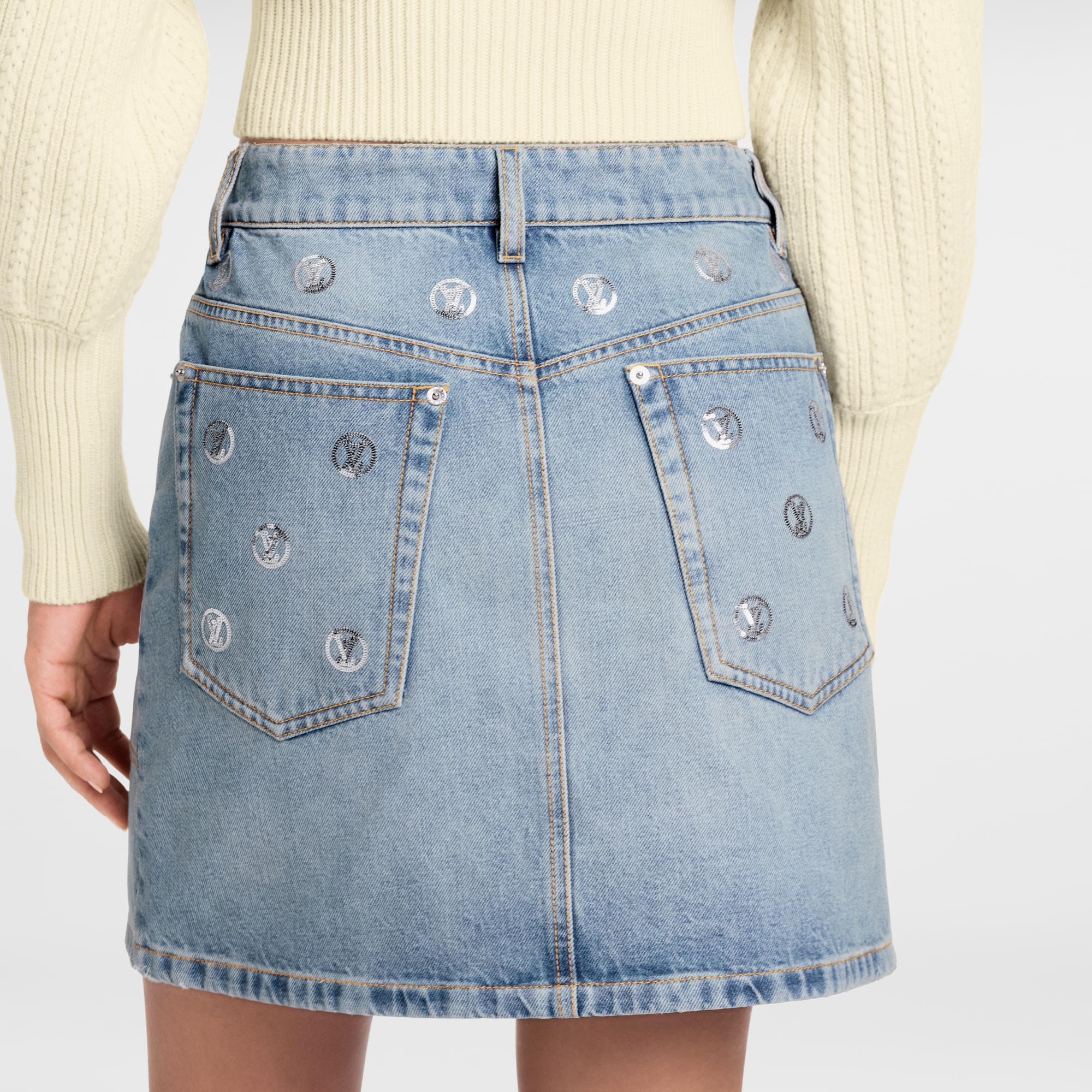 Minirock aus Denim mit Signaturen auf Pailletten  Damen Ready to Wear Röcke und Shorts | LOUIS VUITTON (Zoom)