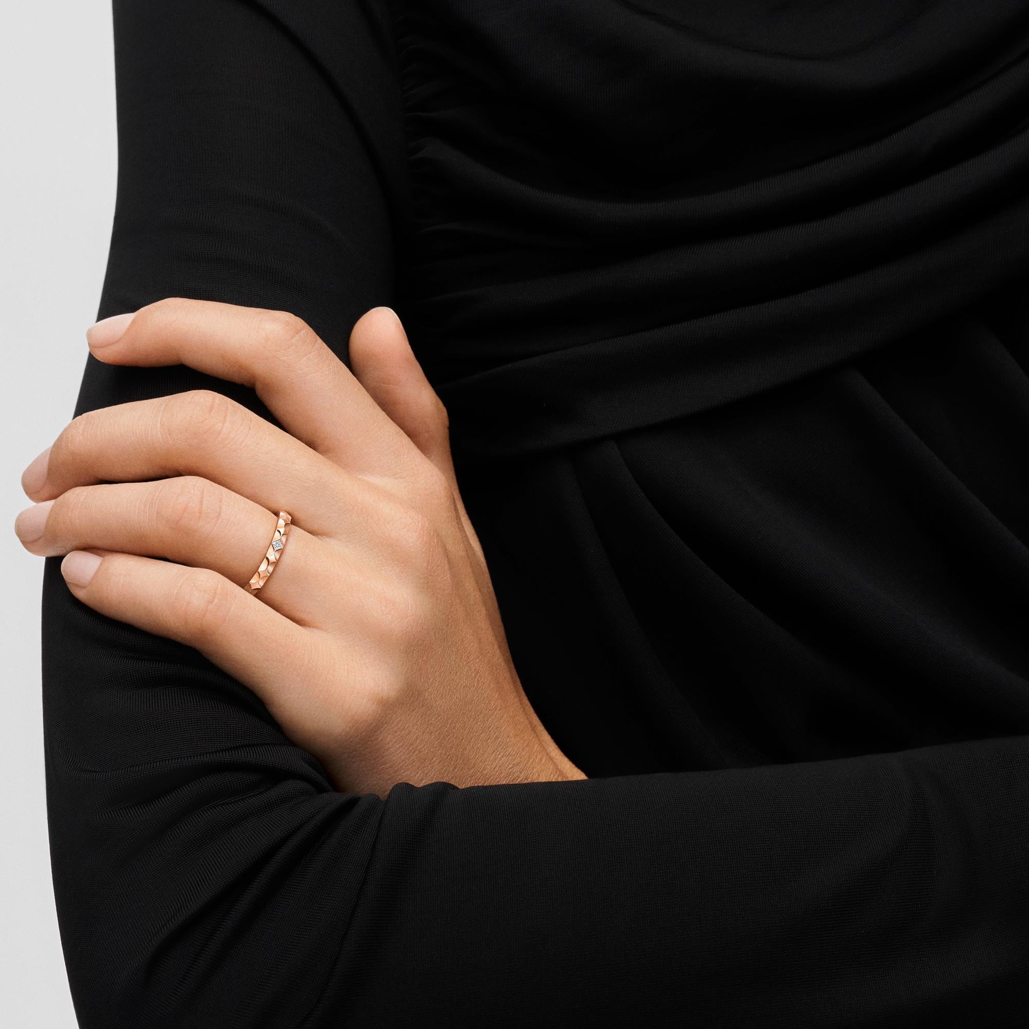 Monogram Infini Trauring aus Roségold mit einem Diamanten im Prinzess-Schliff  Schmuck Kategorien Schmuck Personalisierung | LOUIS VUITTON (Zoom)