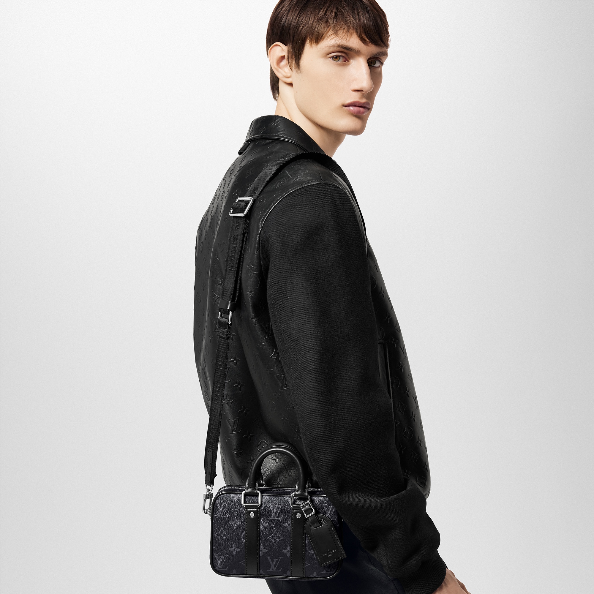 Nano Porte-Documents Voyage Monogram Eclipse Herren Taschen Alle Kollektionen | LOUIS VUITTON (Zoom)